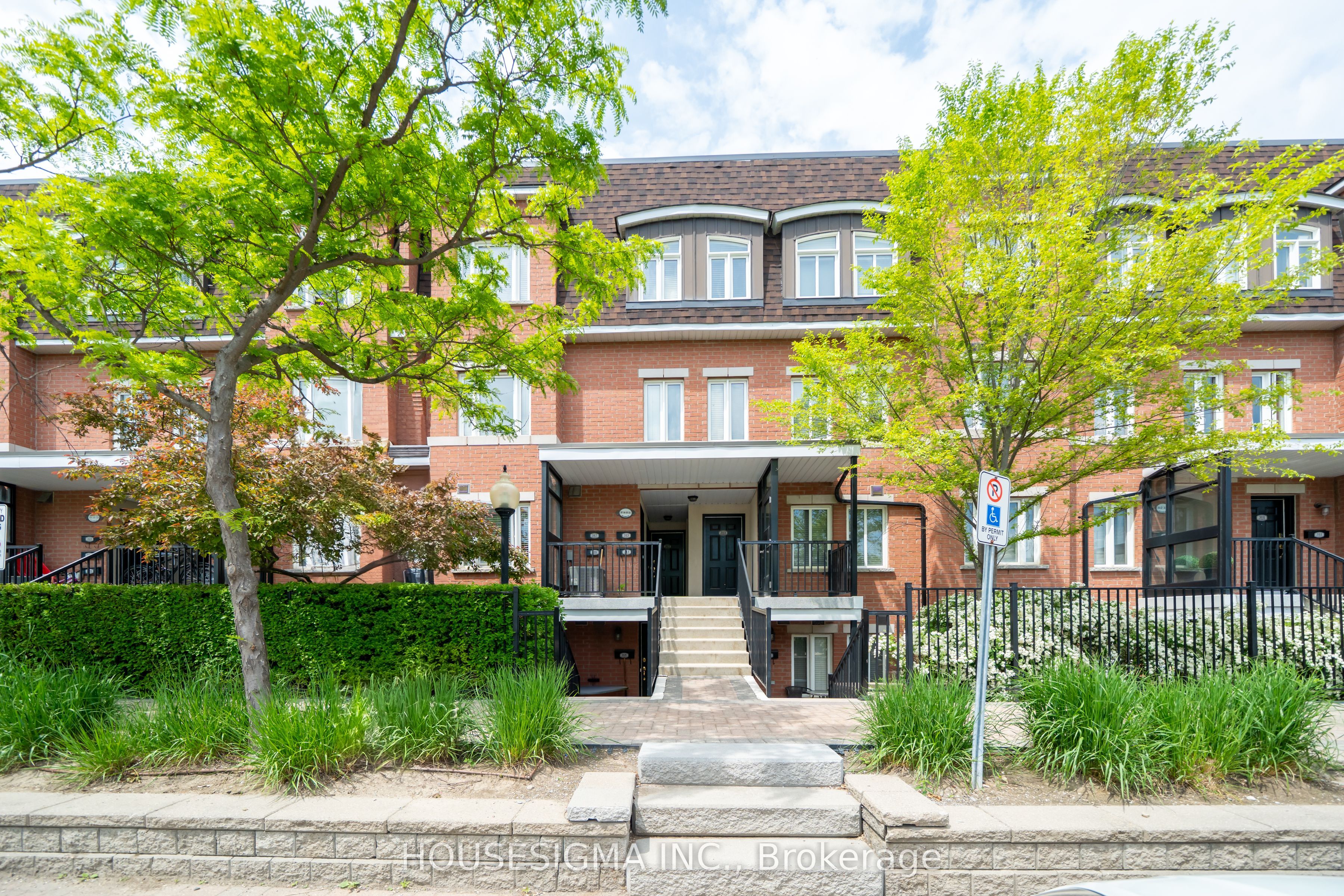 #317 - 310 John Street Property Photo 1