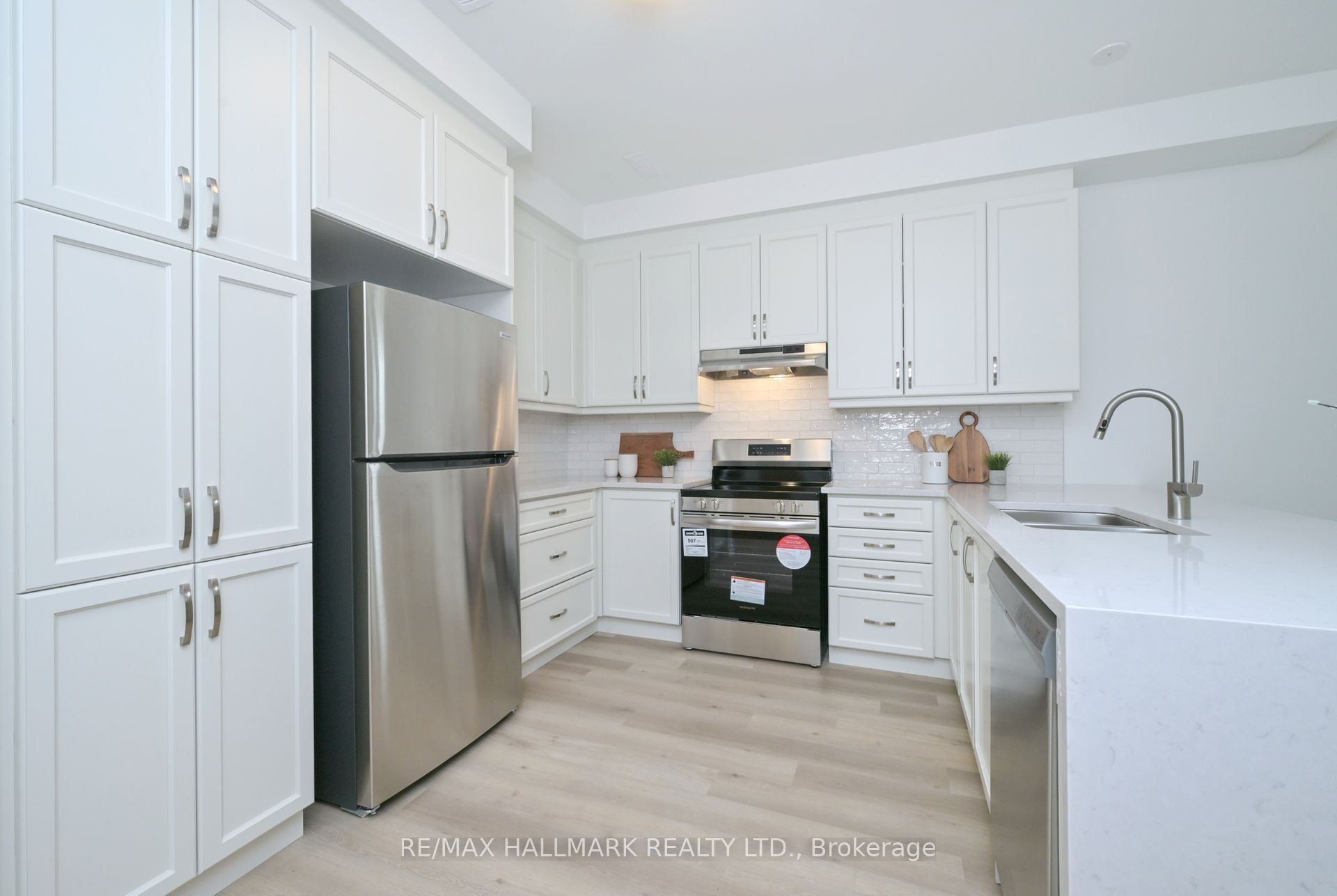 2884 Weatherill Place Property Photo 6