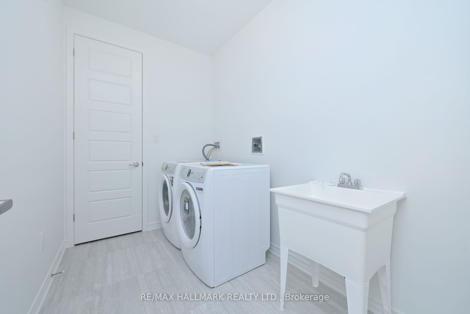 2884 Weatherill Place Property Photo 33