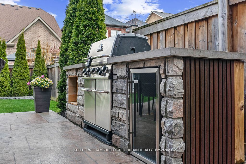 37 Stan Roots Street Property Photo 44