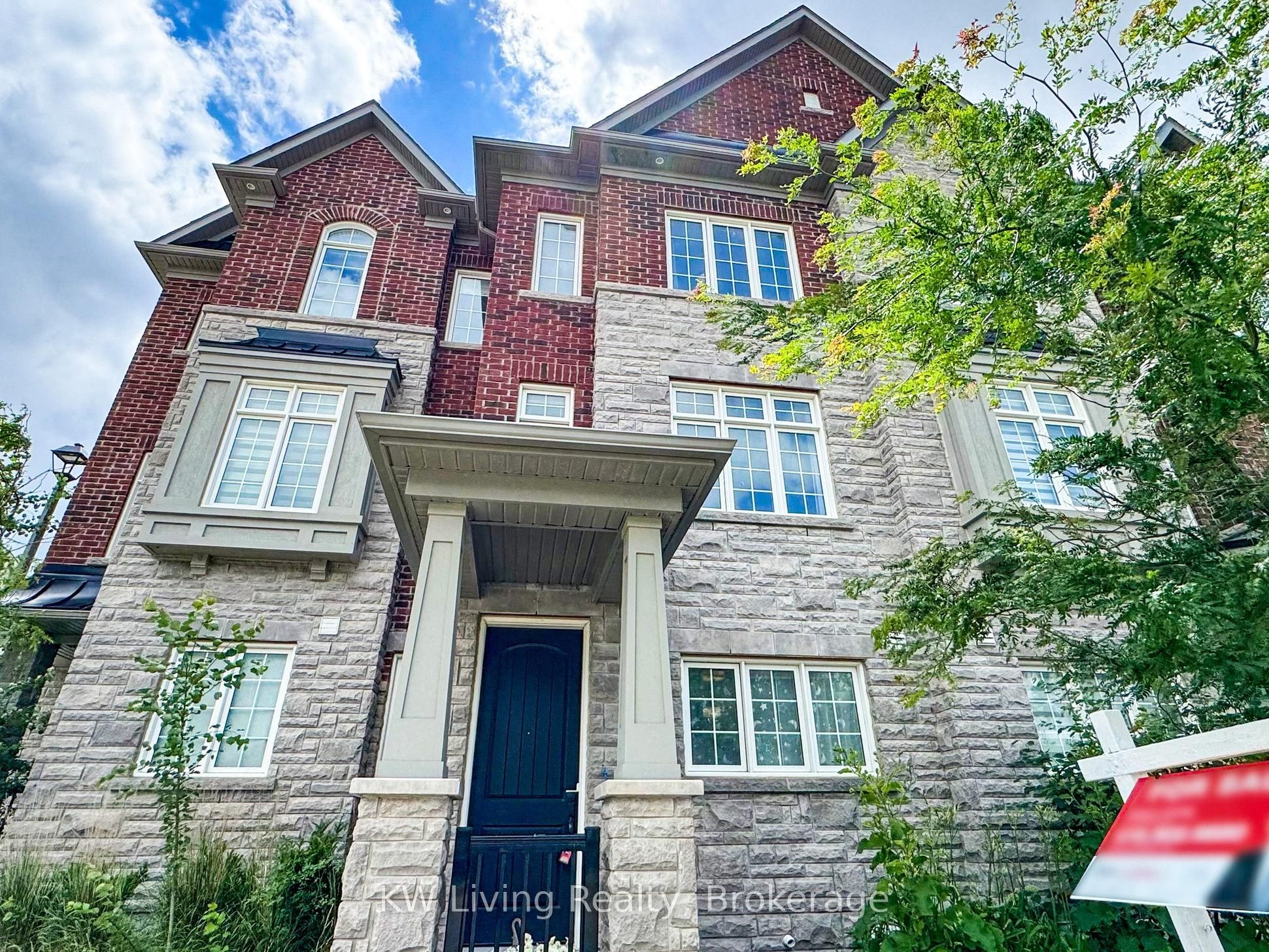 27 New Yorkton Avenue Property Photo 1