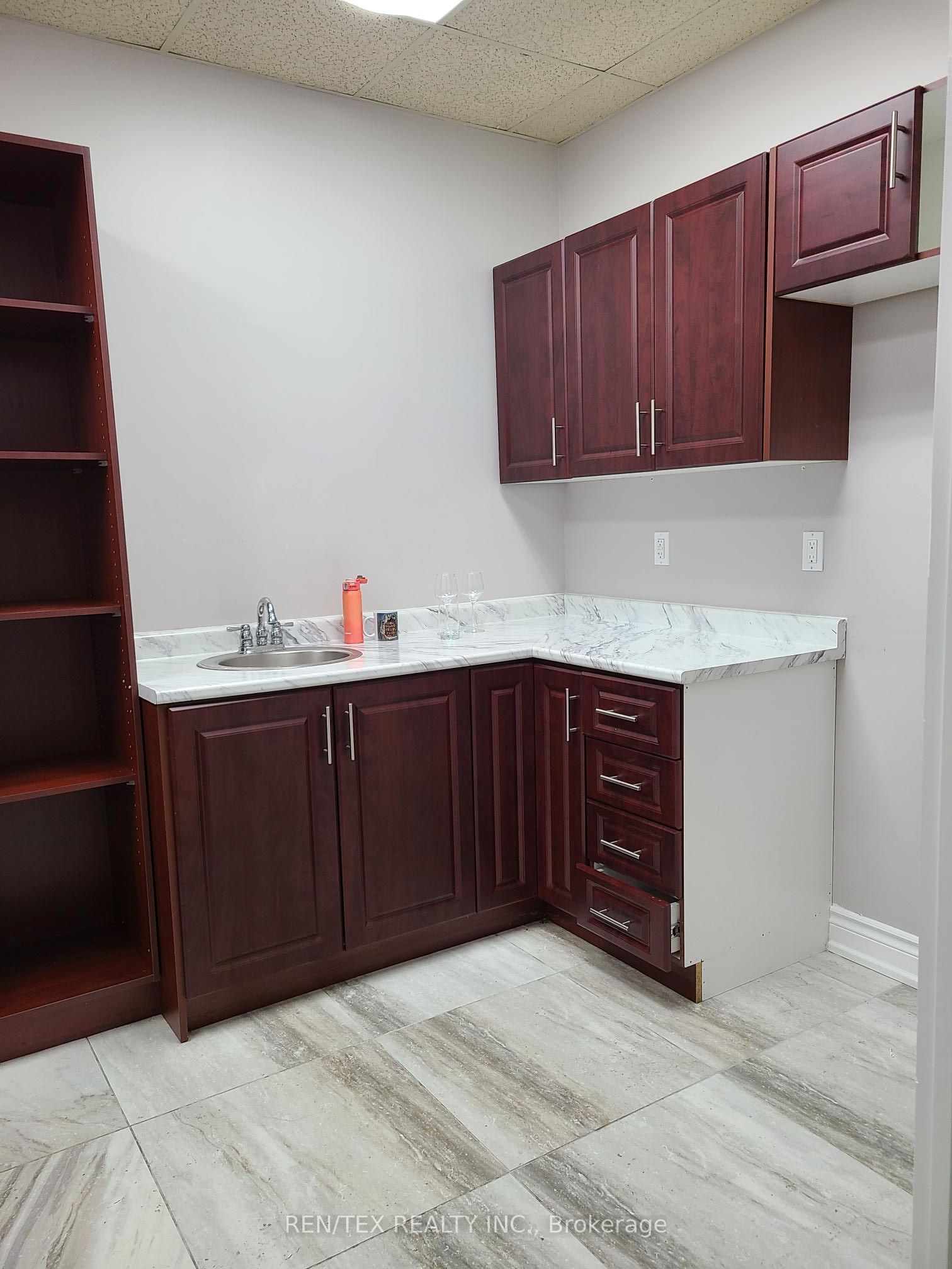 240 Riviera Drive 2 Property Photo 21