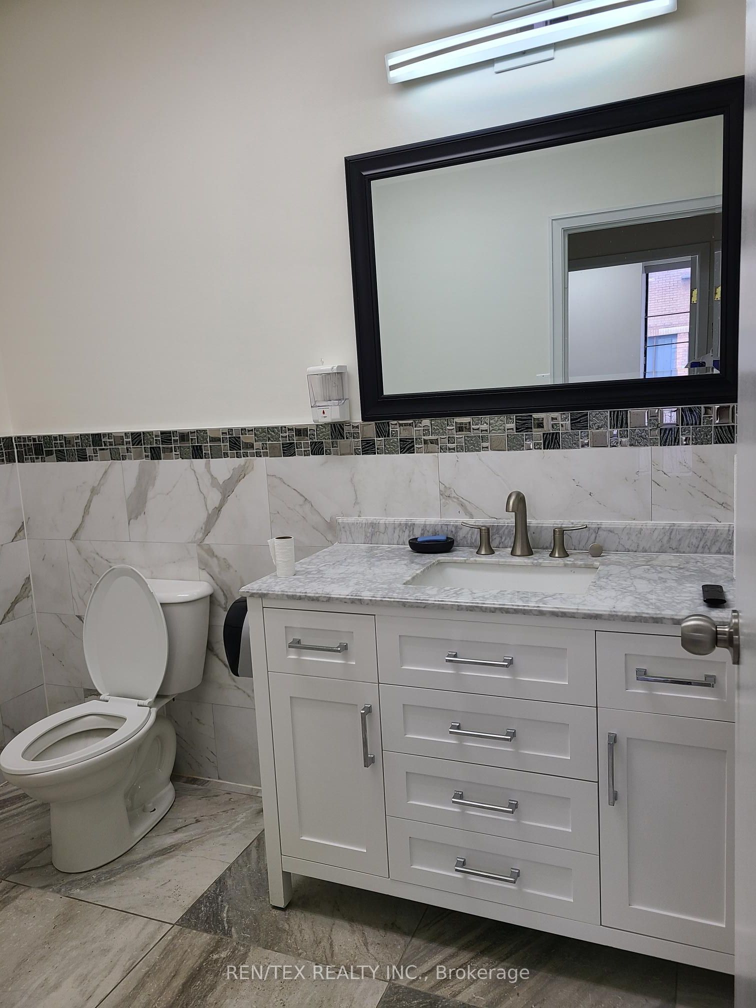 240 Riviera Drive 2 Property Photo 24