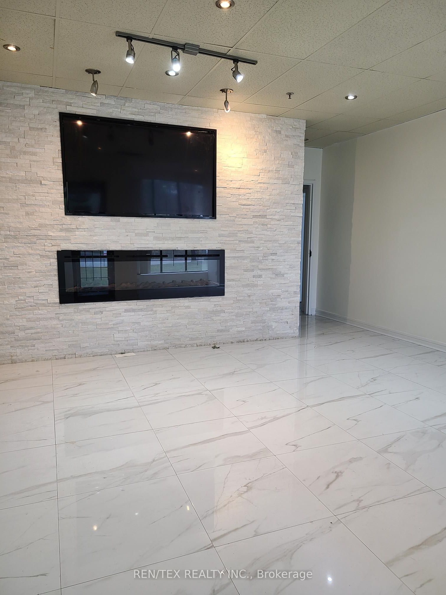 240 Riviera Drive 2 Property Photo 26