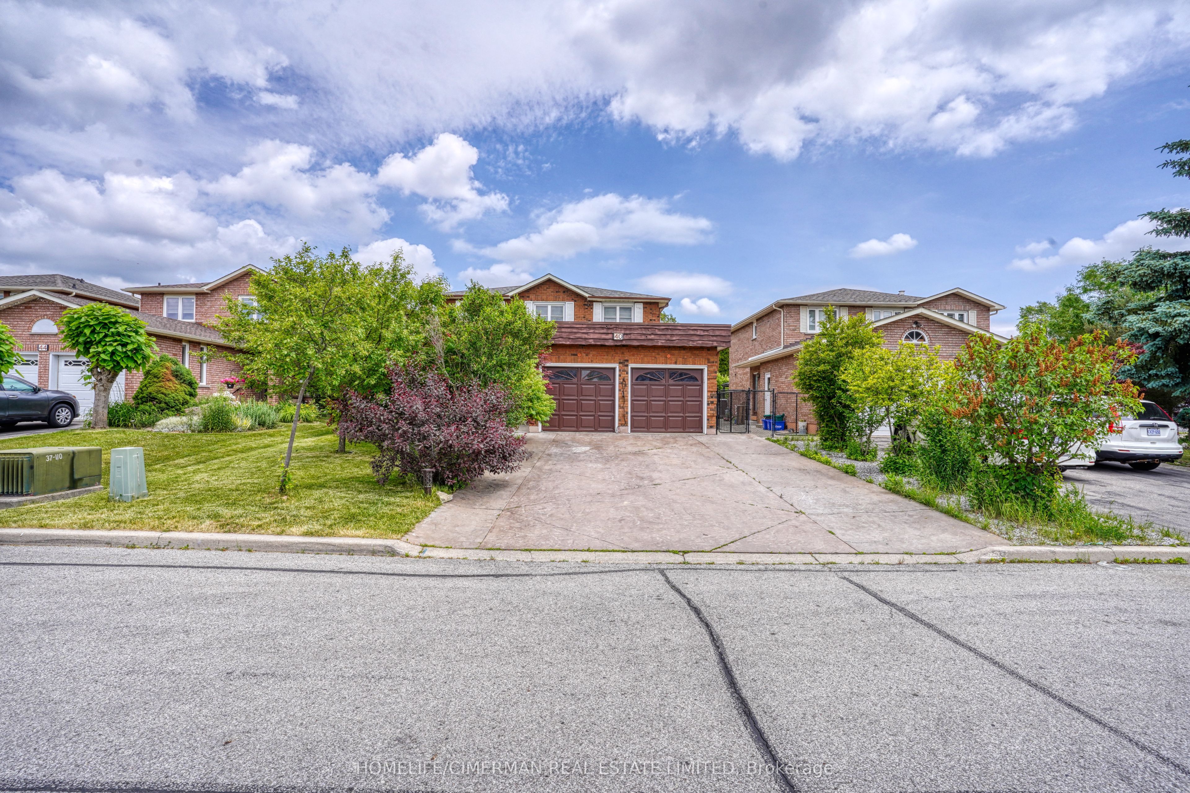 40 Queenston Crescent Property Photo 1