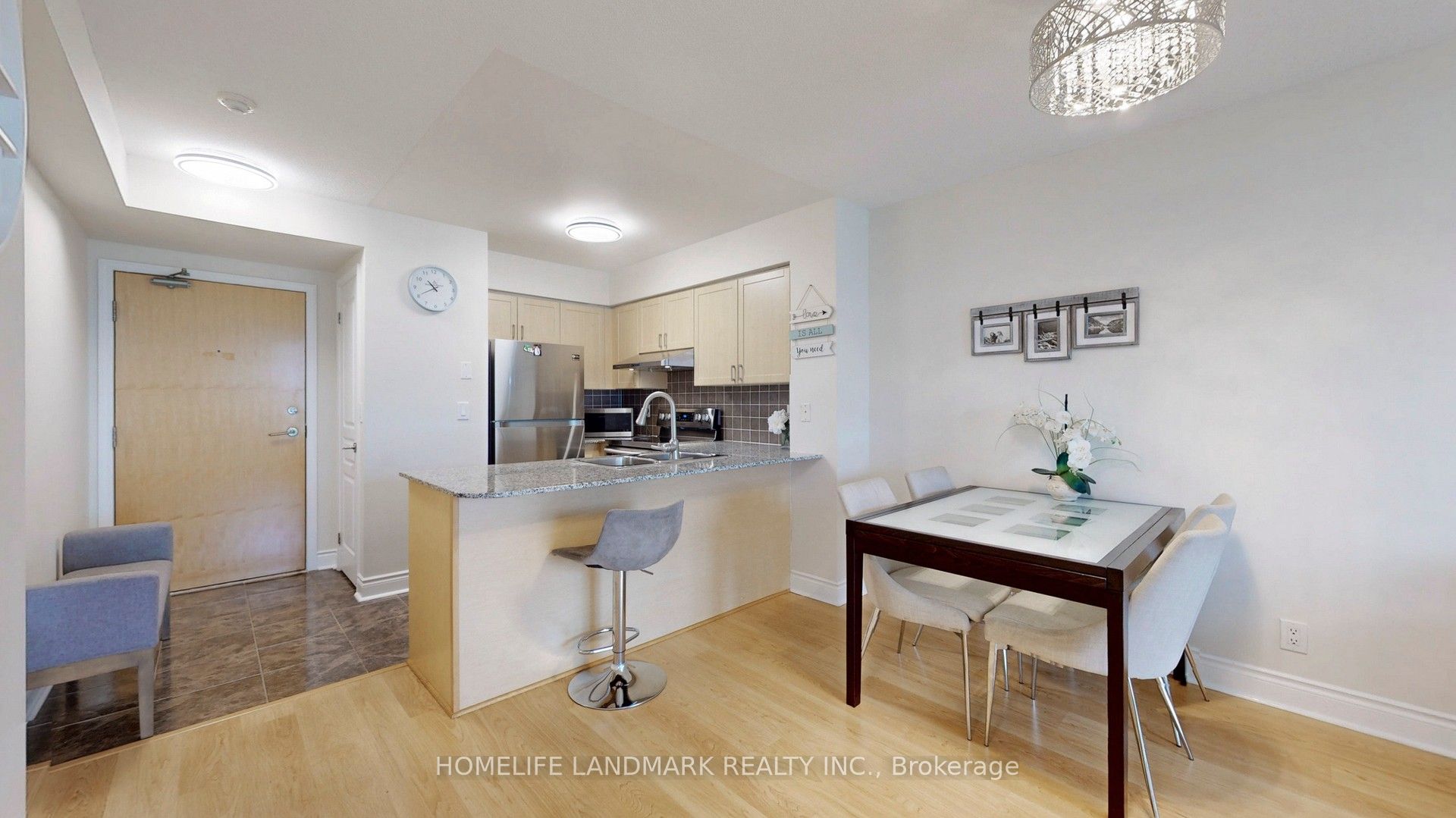 55 South Town Centre Boulevard 918 Property Photo 16