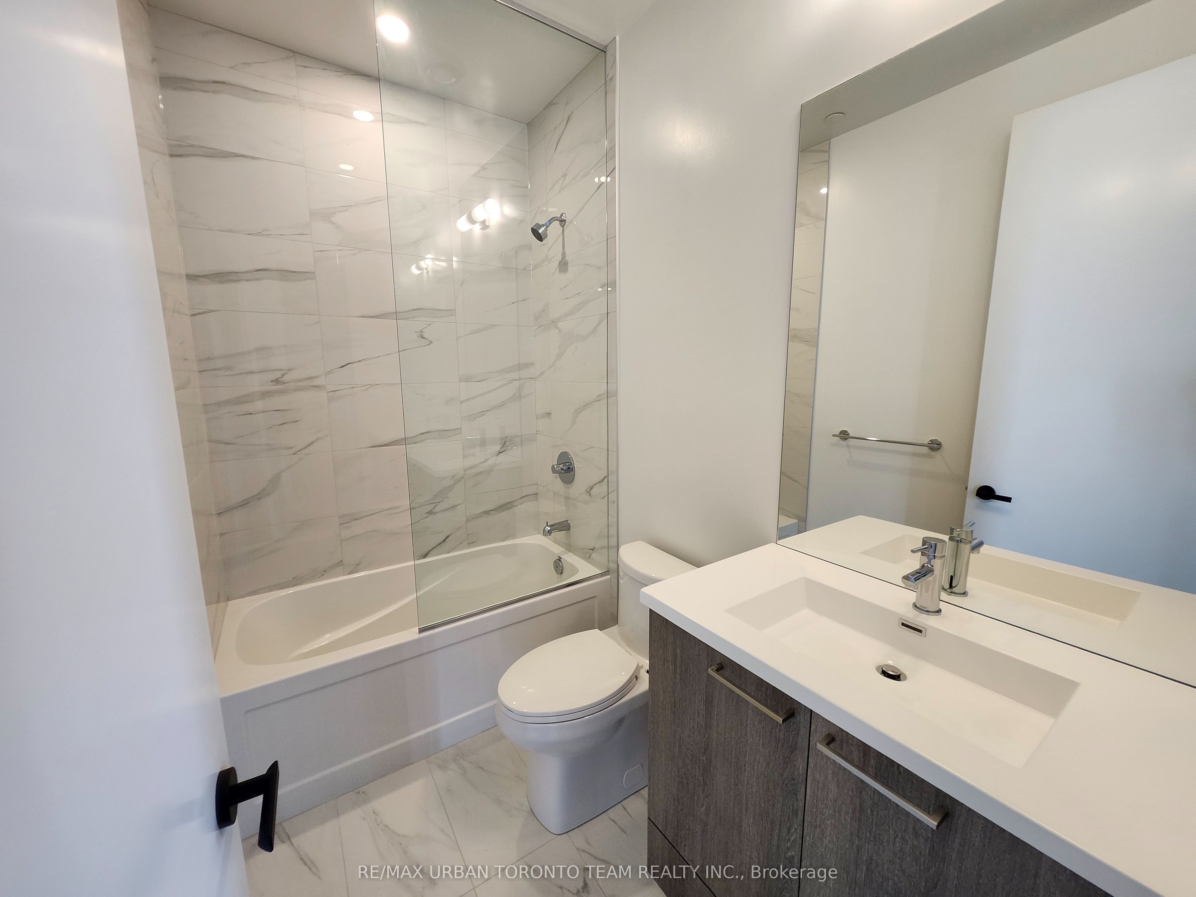 225 Commerce Street 3705 Property Photo 7