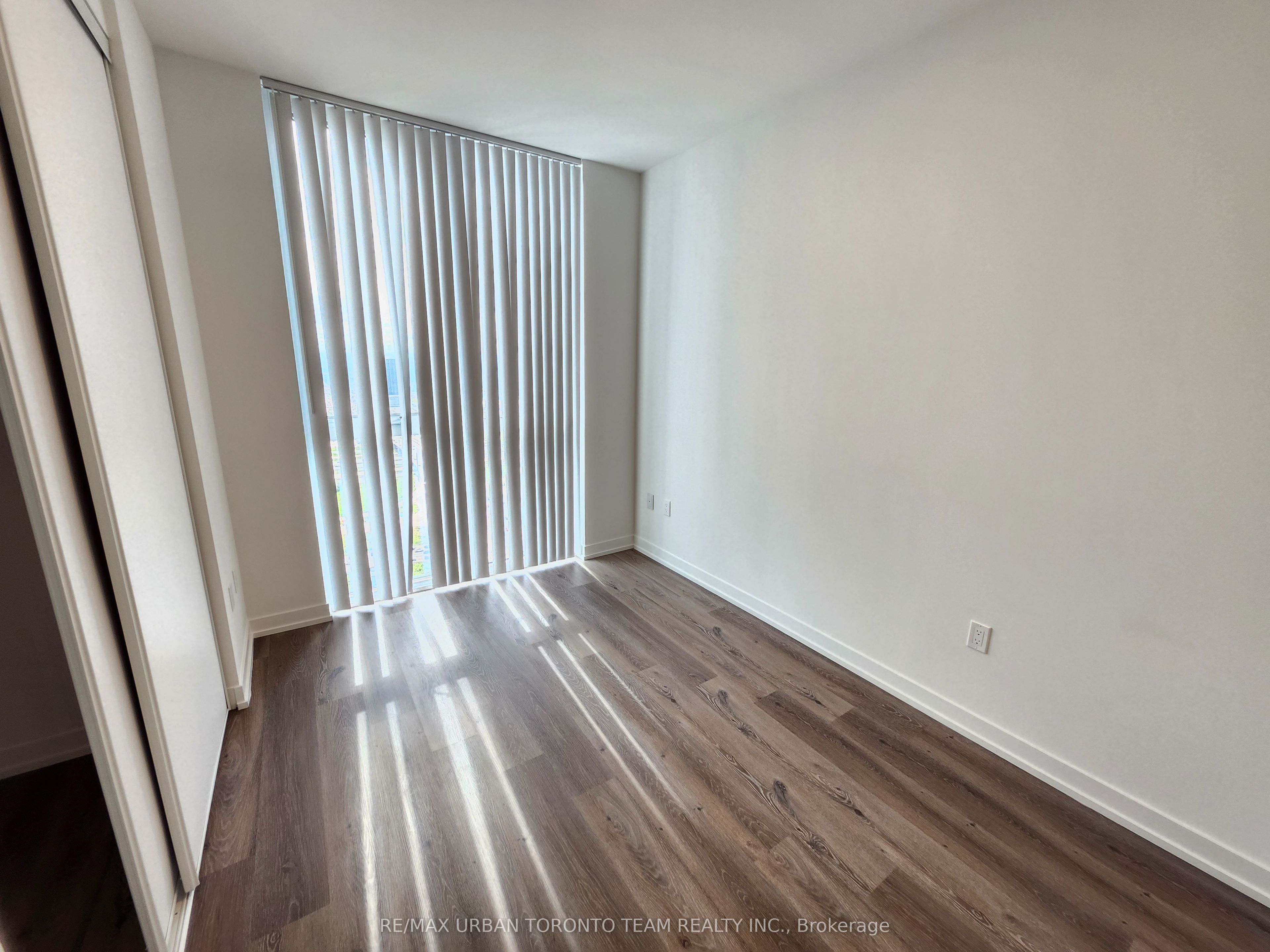 225 Commerce Street 3705 Property Photo 8