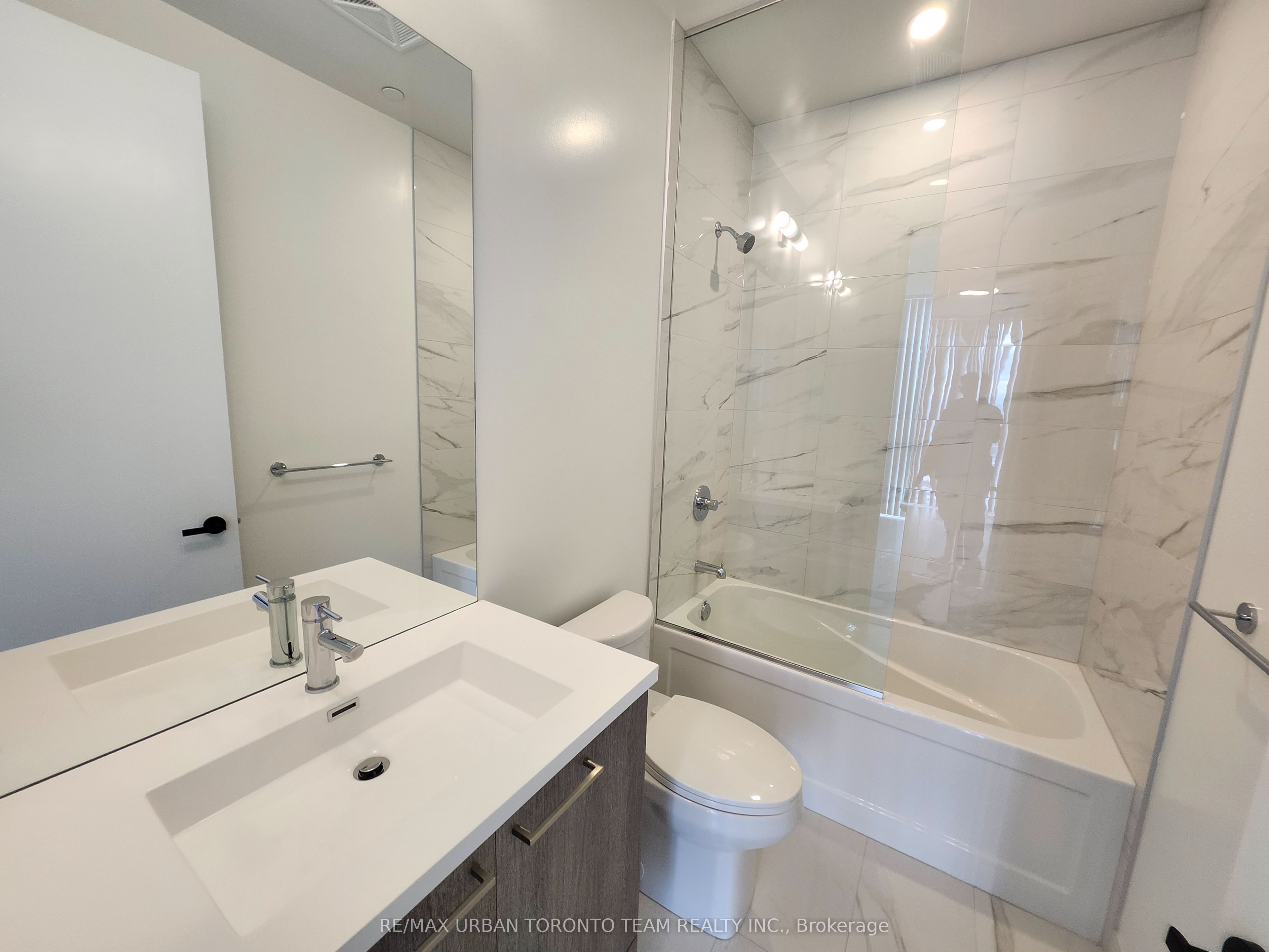 225 Commerce Street 3705 Property Photo 9