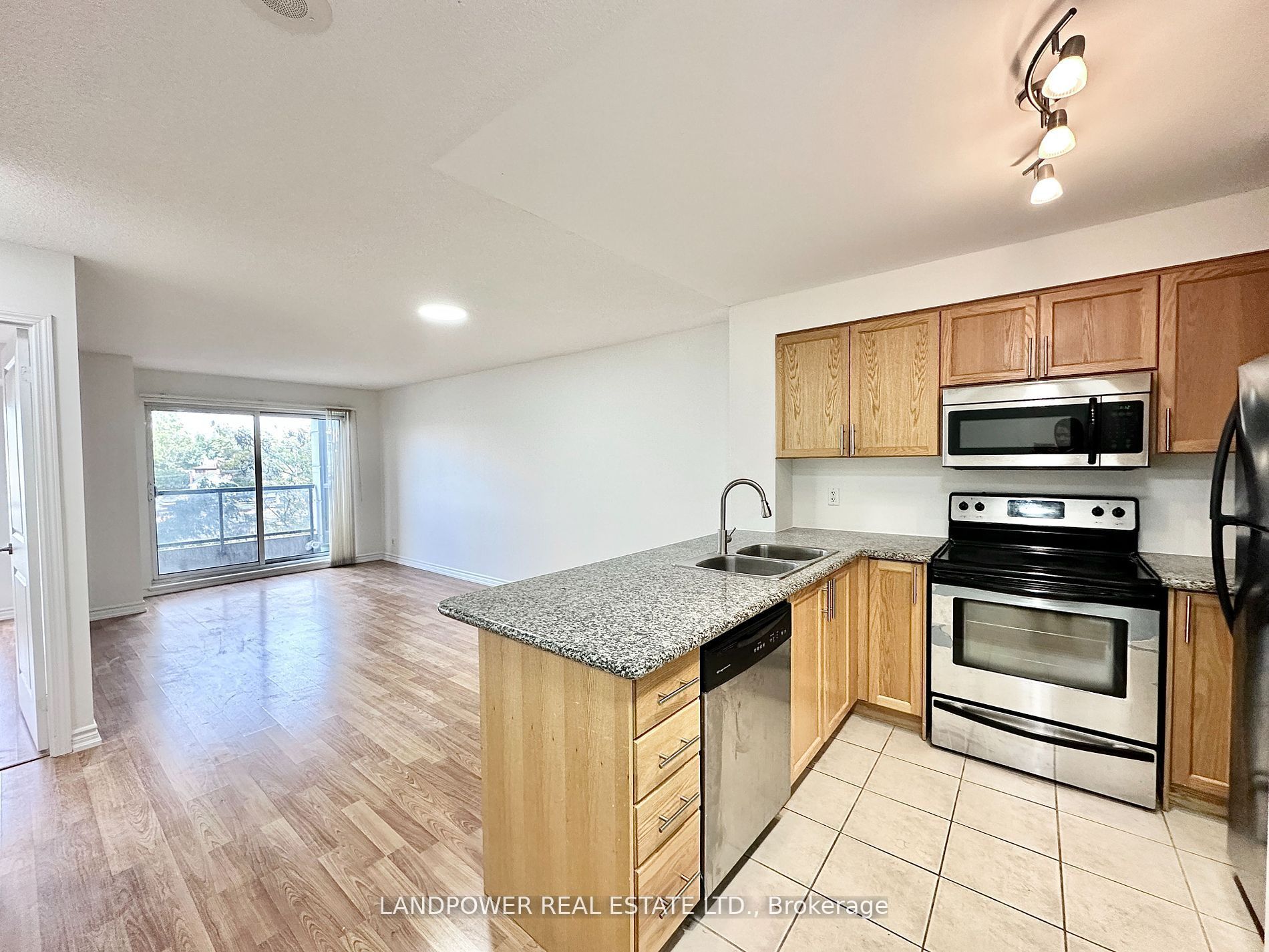 #405 - 18 Harding Boulevard Property Photo 1