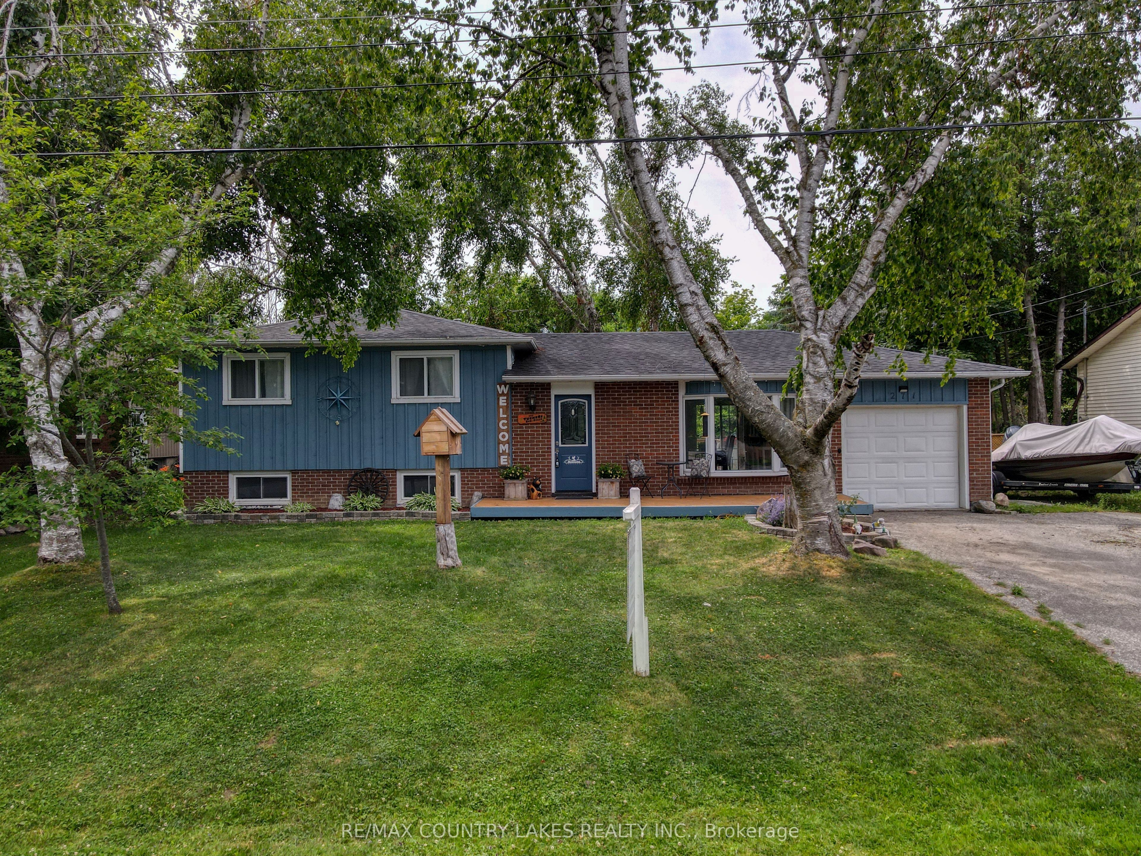 271 Lakeland Crescent Property Photo 1