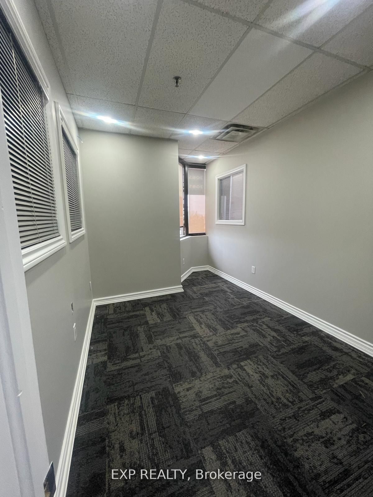 #17 - 4370 Steeles Avenue Property Photo 7