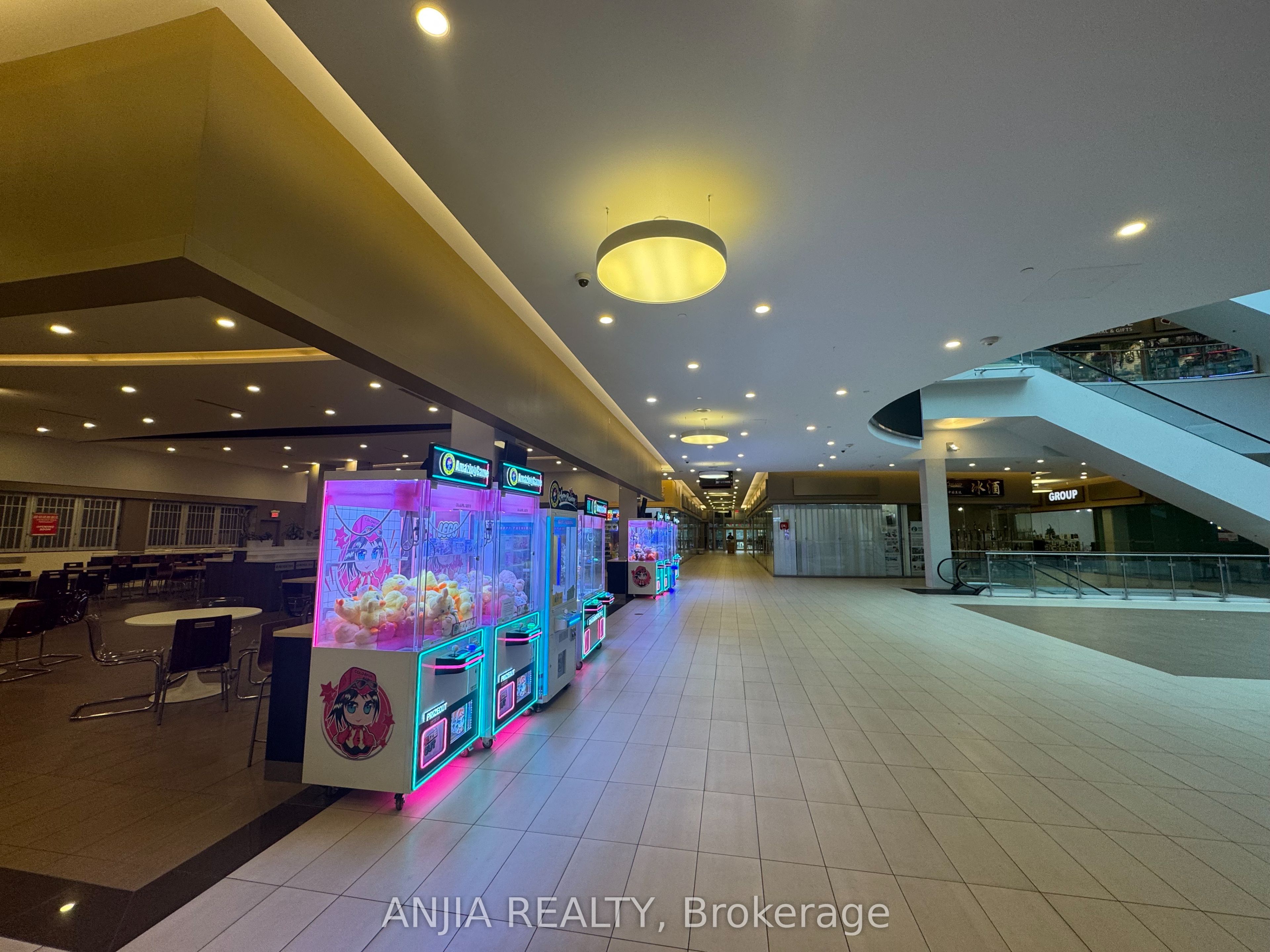 9390 Woodbine Avenue 1d30 Property Photo 4