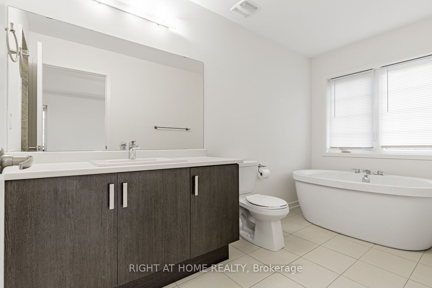 115 Knott End Crescent Property Photo 25