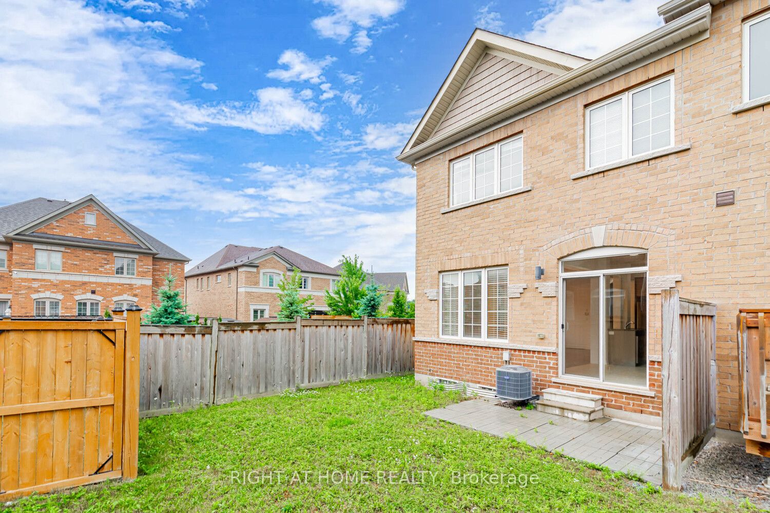 115 Knott End Crescent Property Photo 28