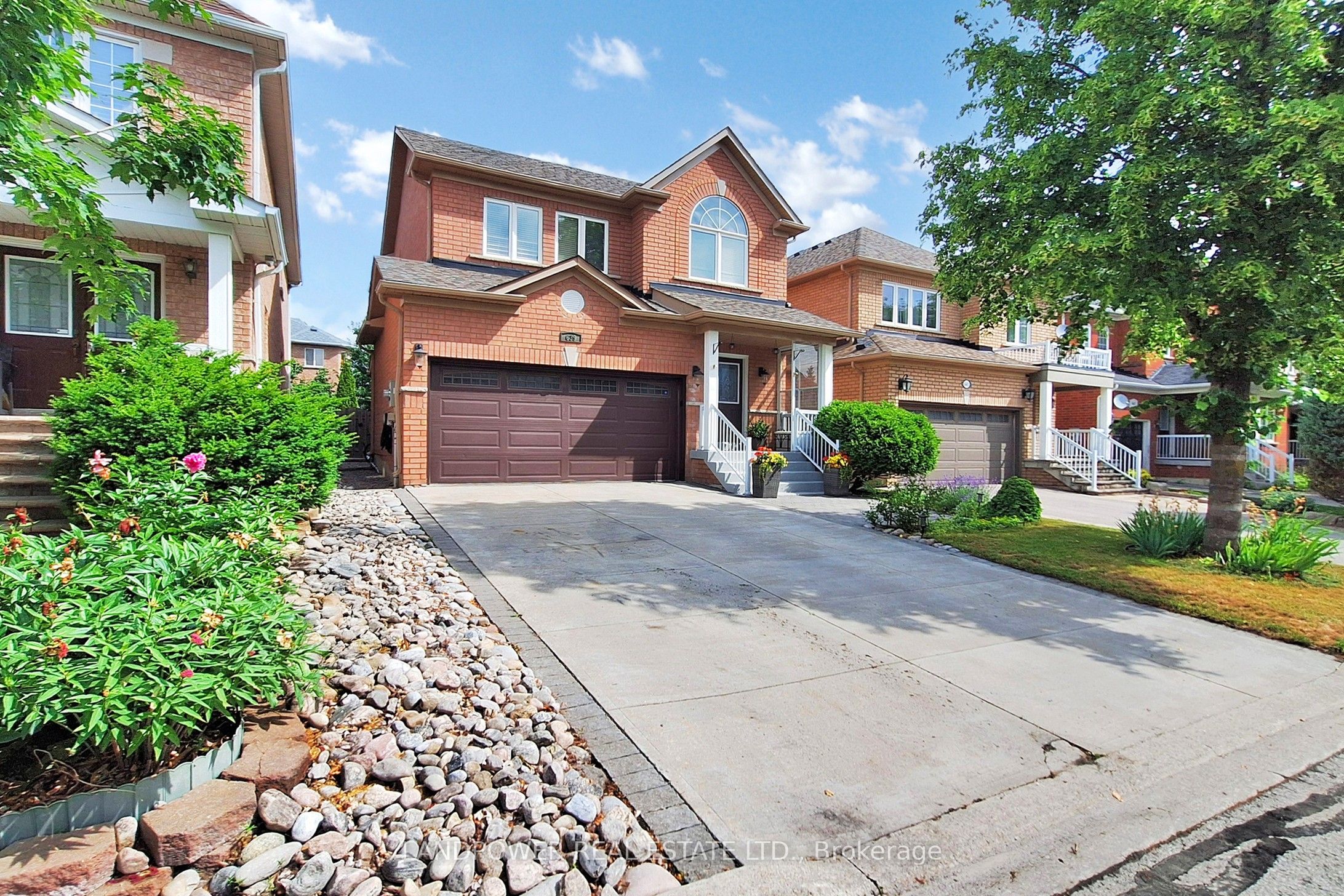 639 Society Crescent Property Photo 2