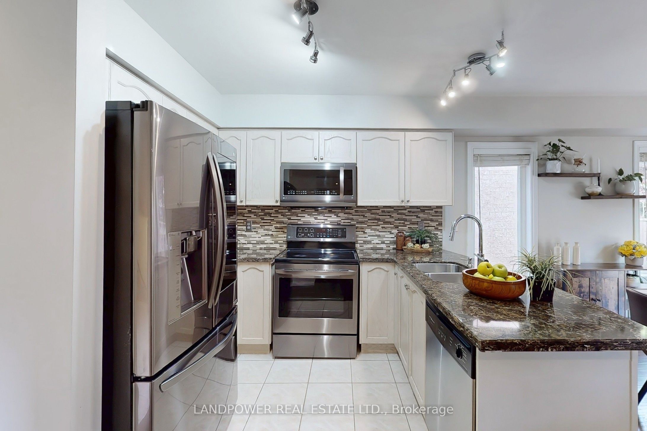 639 Society Crescent Property Photo 11