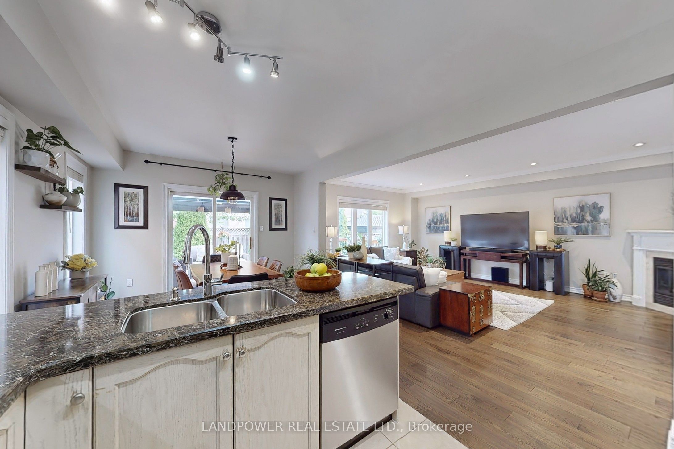 639 Society Crescent Property Photo 12