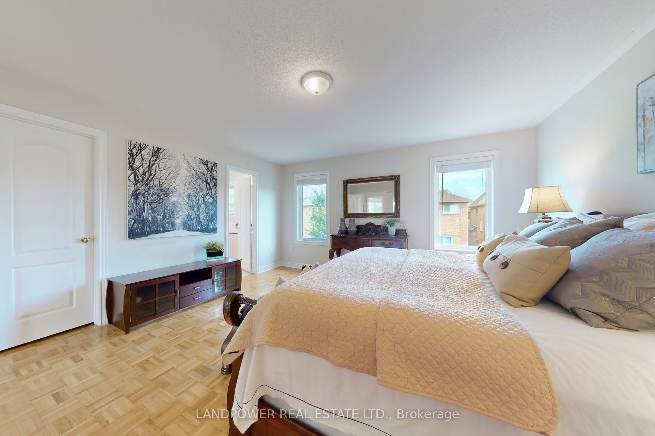 639 Society Crescent Property Photo 17