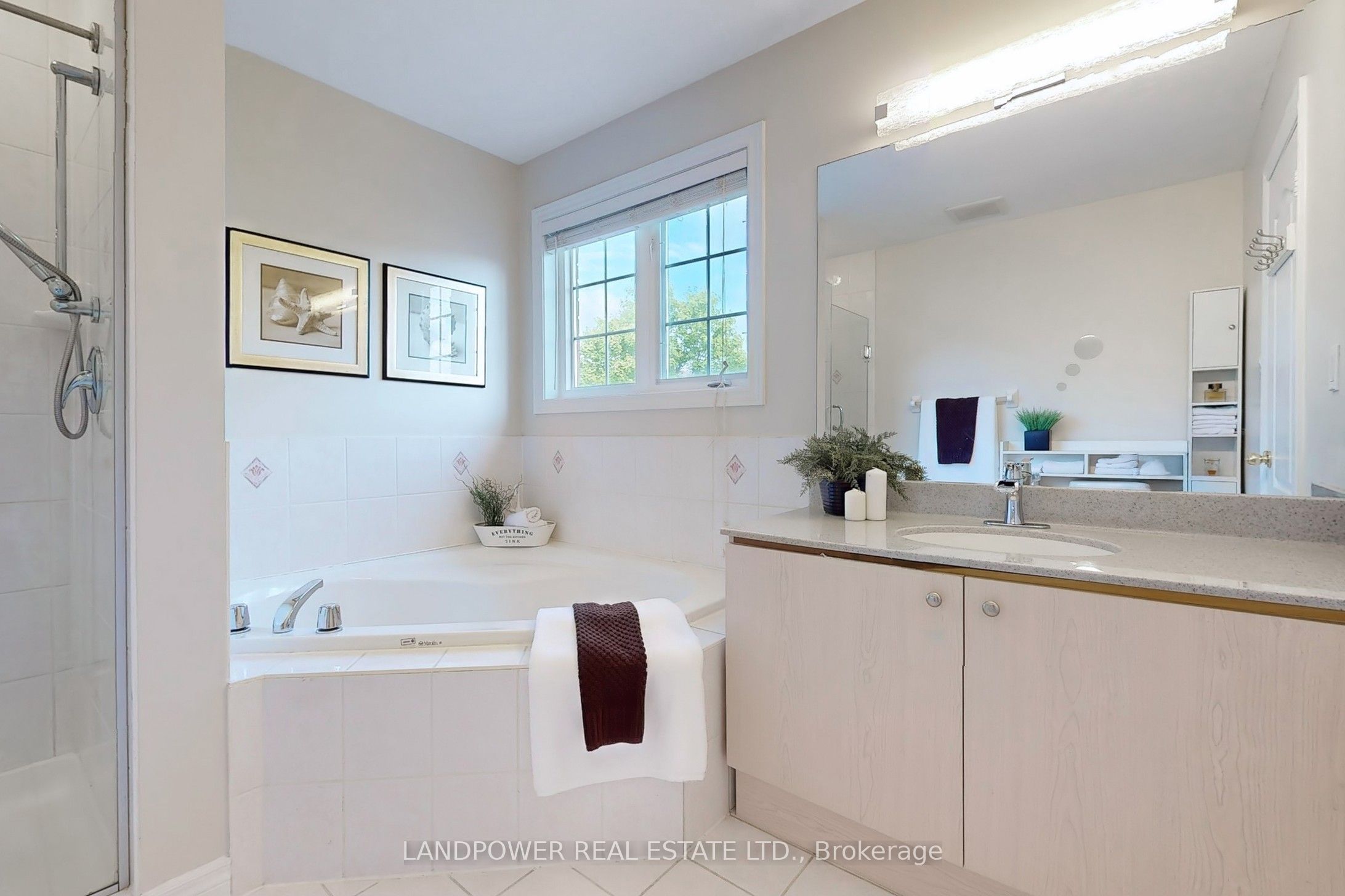 639 Society Crescent Property Photo 18
