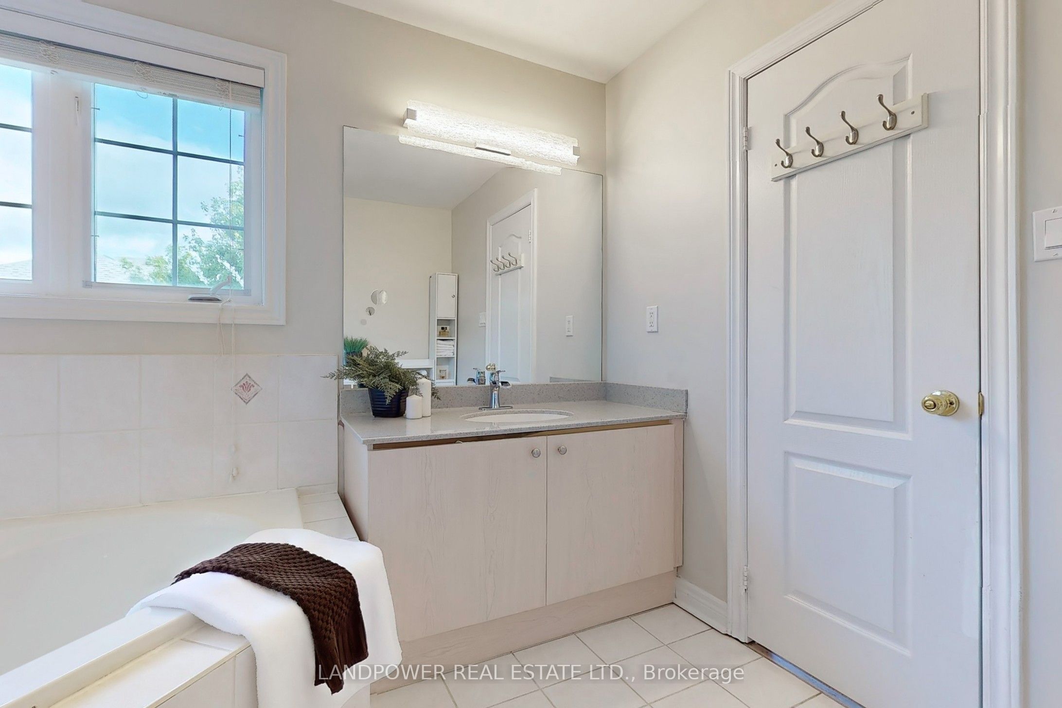 639 Society Crescent Property Photo 20
