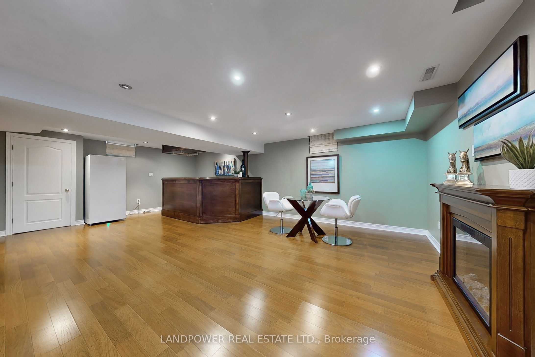 639 Society Crescent Property Photo 32
