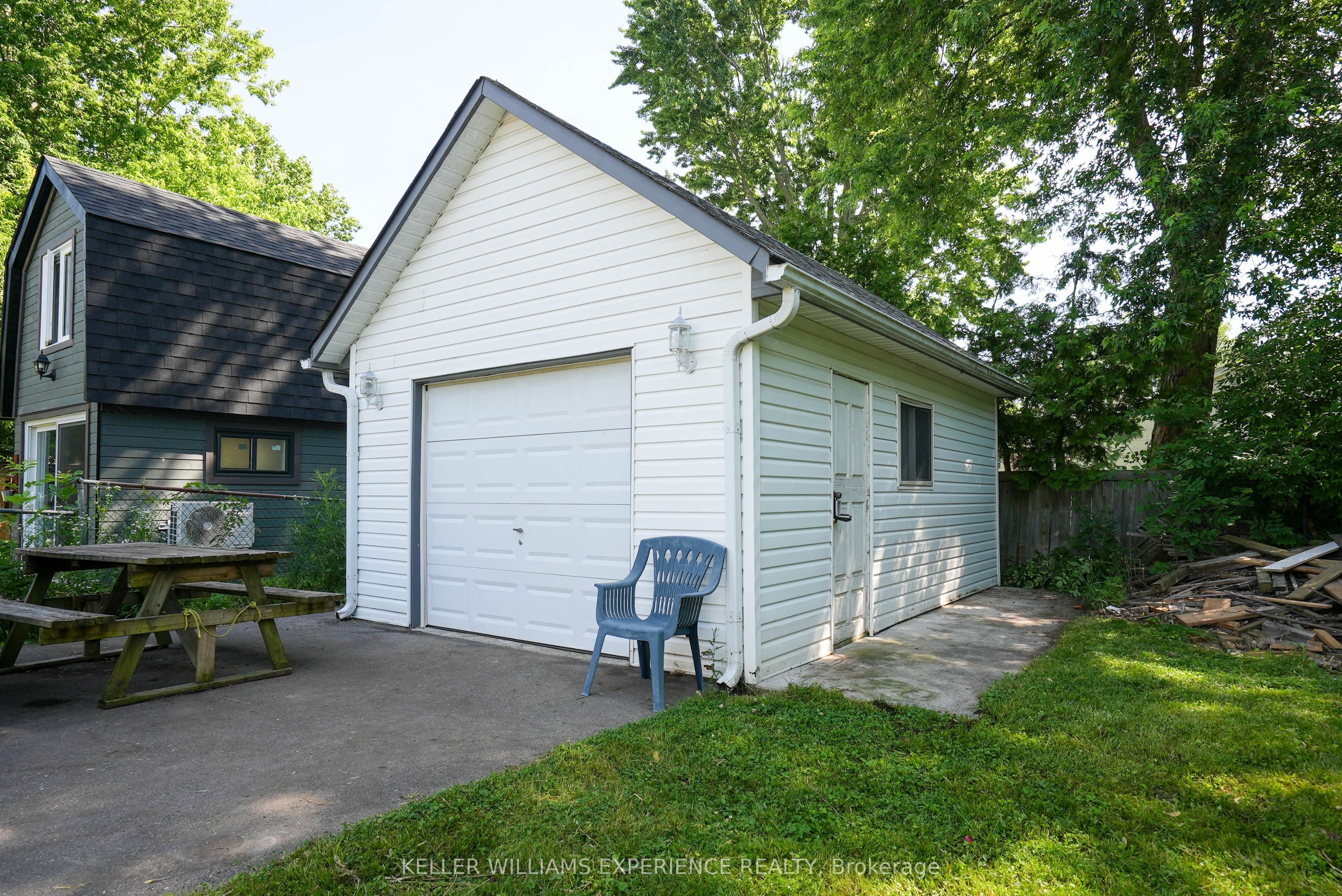 767 Sedore Avenue Property Photo 10