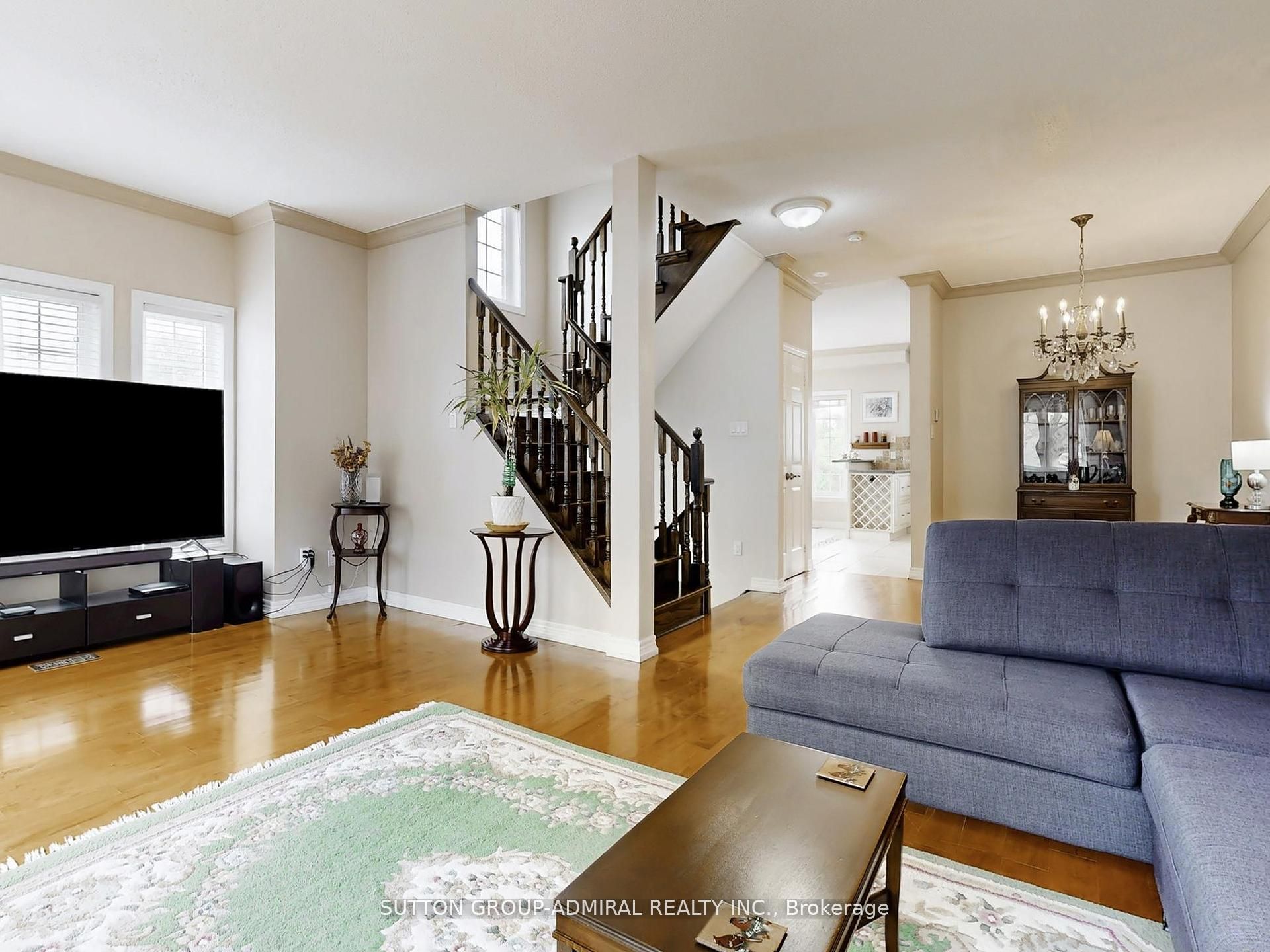 10719 Bathurst Street Property Photo 5