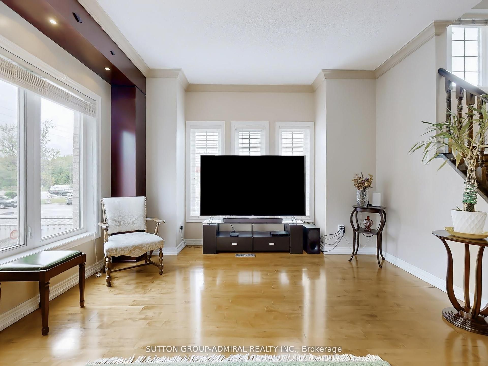 10719 Bathurst Street Property Photo 6