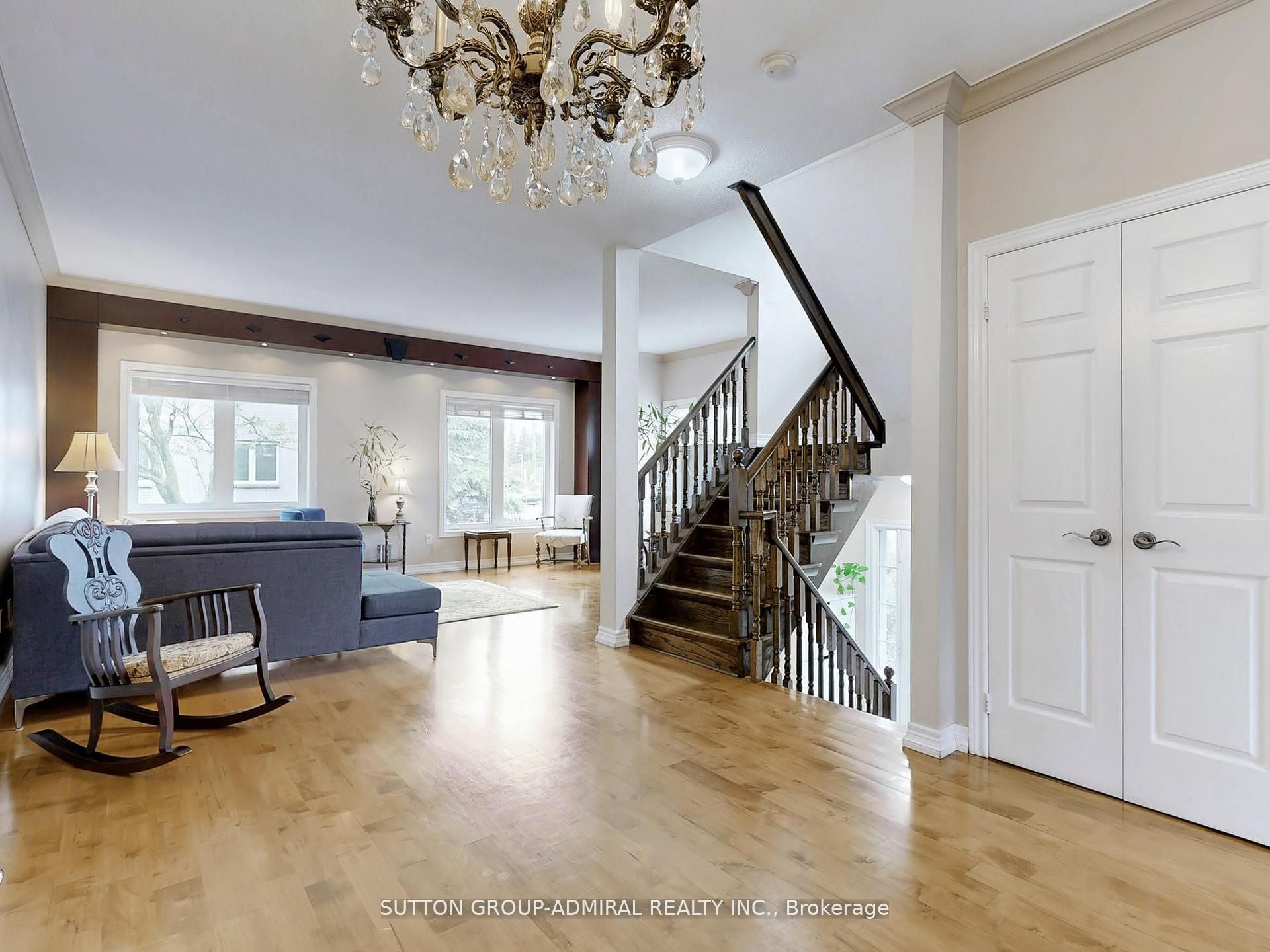 10719 Bathurst Street Property Photo 7