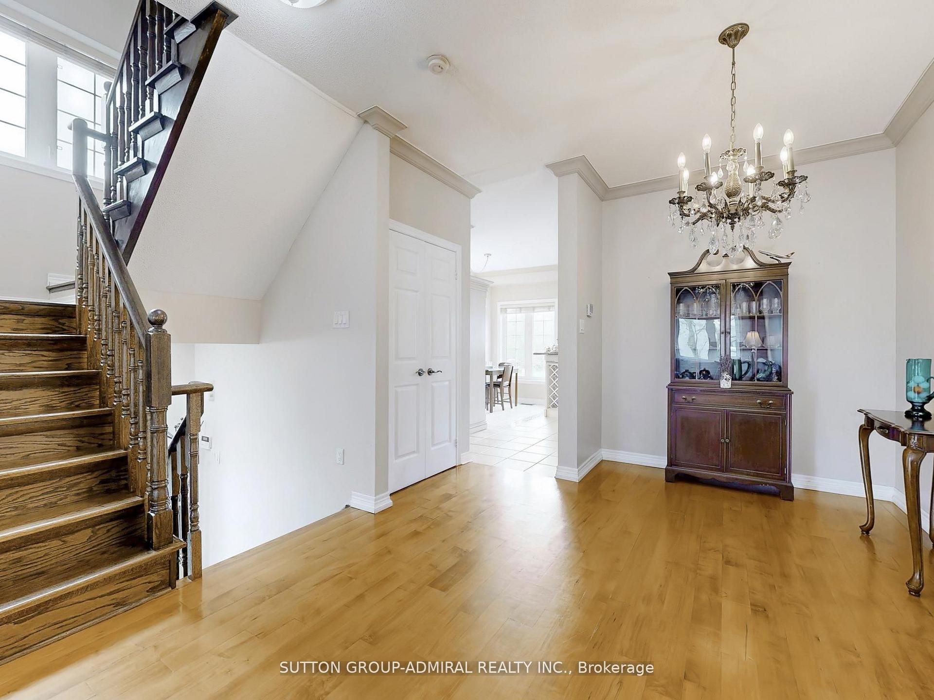 10719 Bathurst Street Property Photo 8