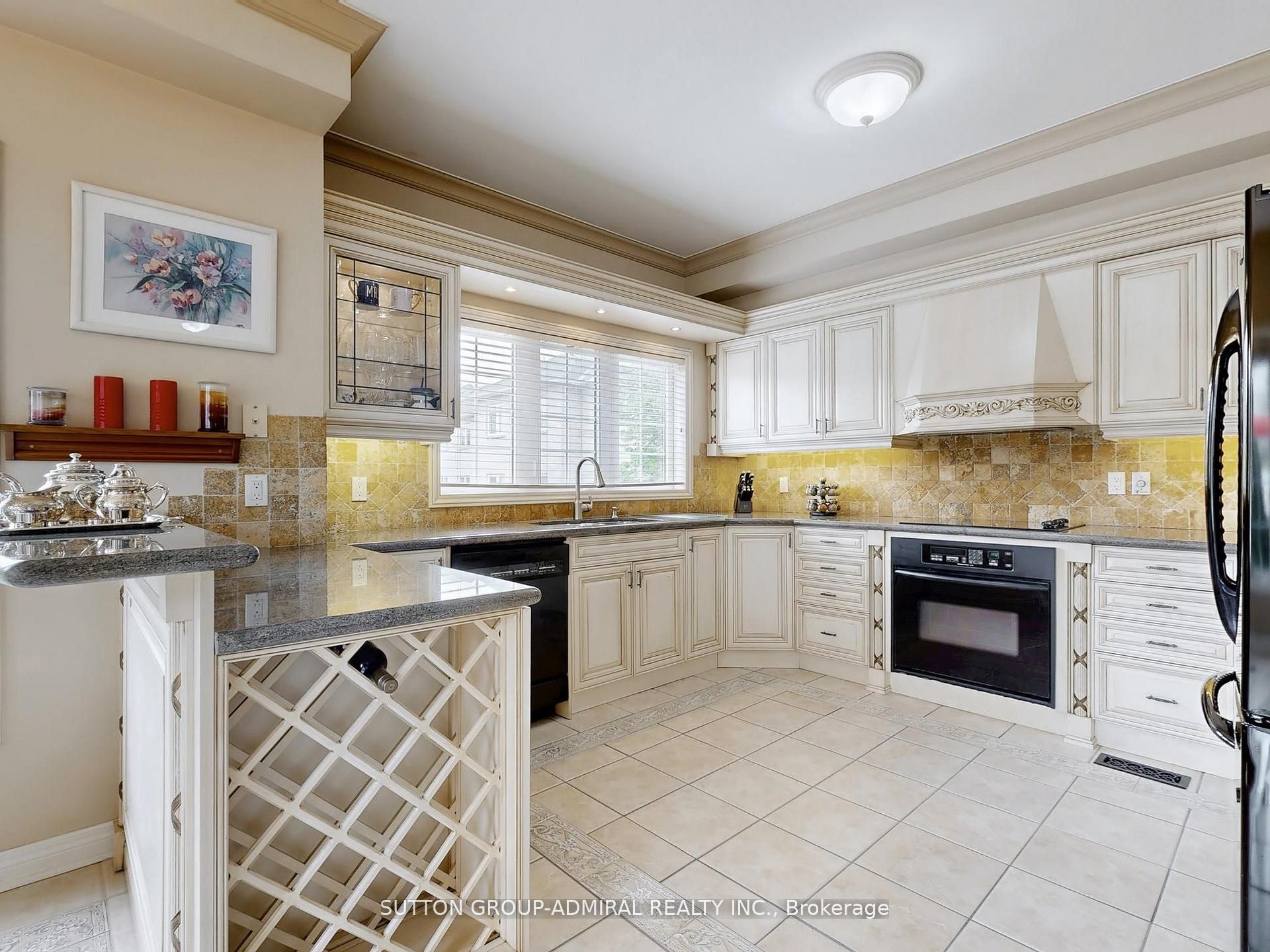 10719 Bathurst Street Property Photo 9