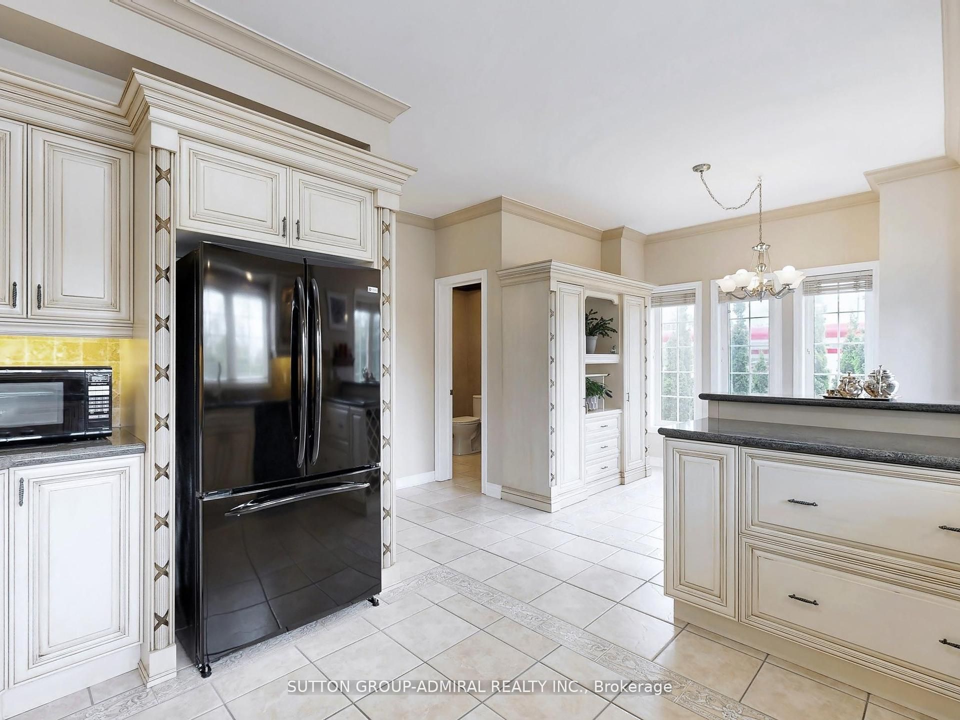 10719 Bathurst Street Property Photo 12
