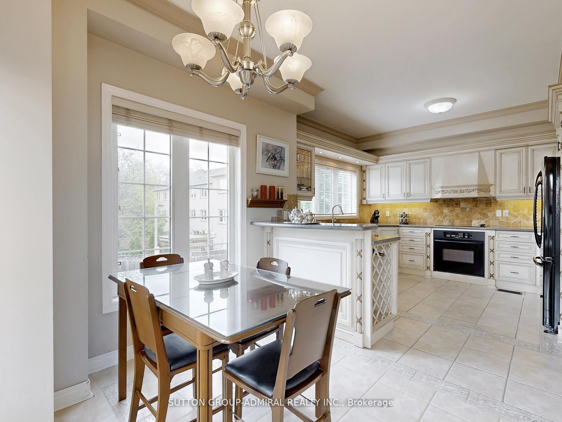 10719 Bathurst Street Property Photo 14