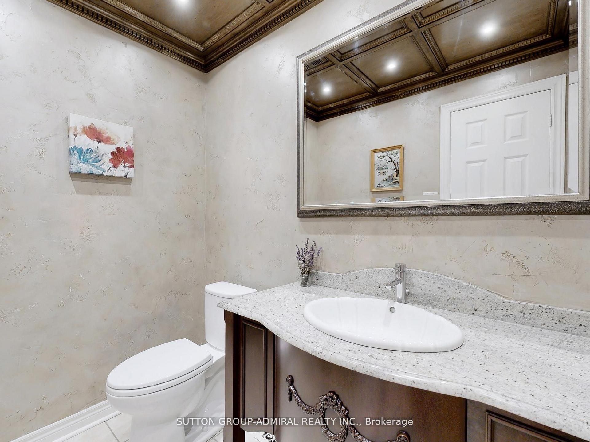 10719 Bathurst Street Property Photo 15