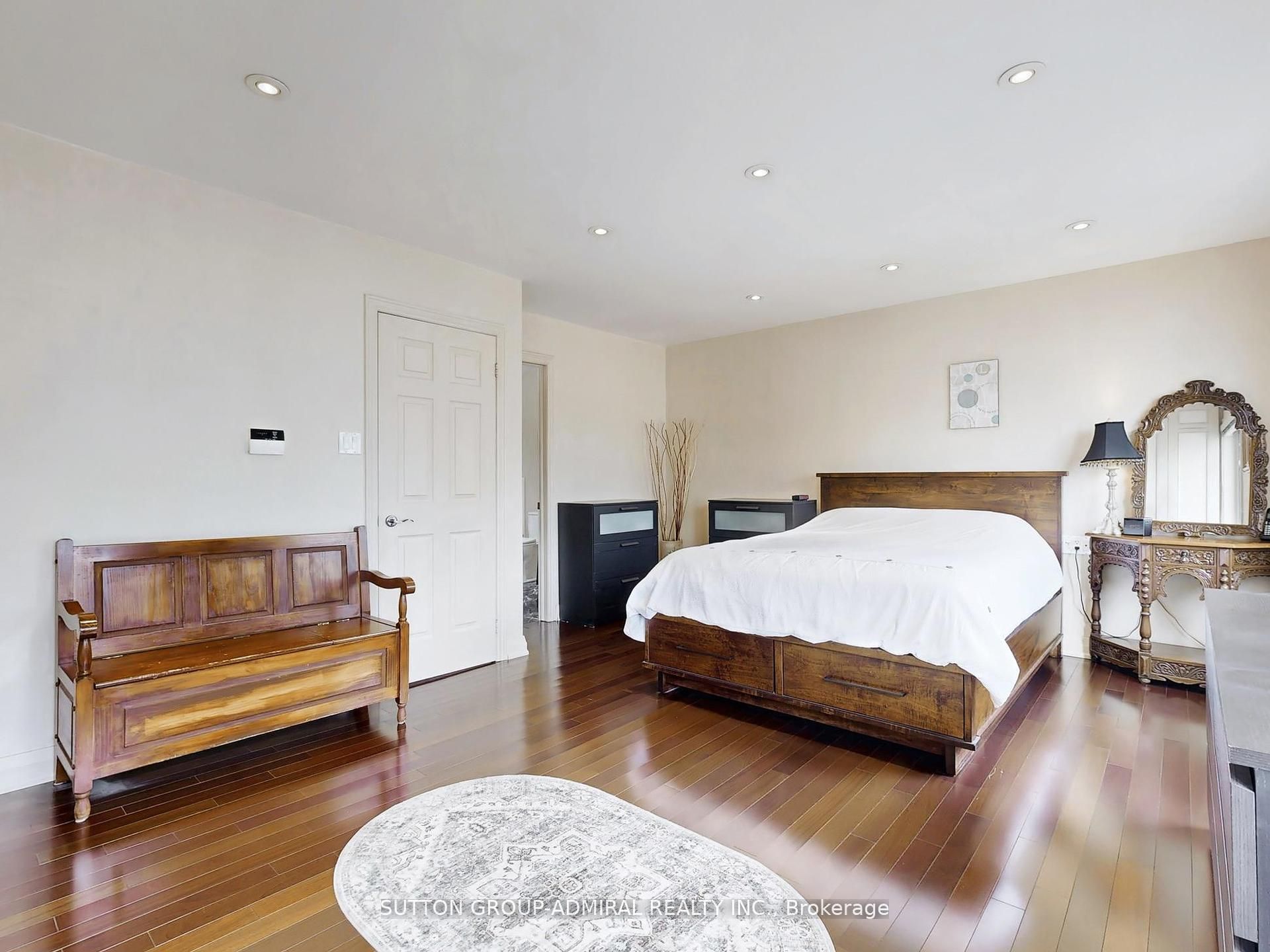 10719 Bathurst Street Property Photo 18