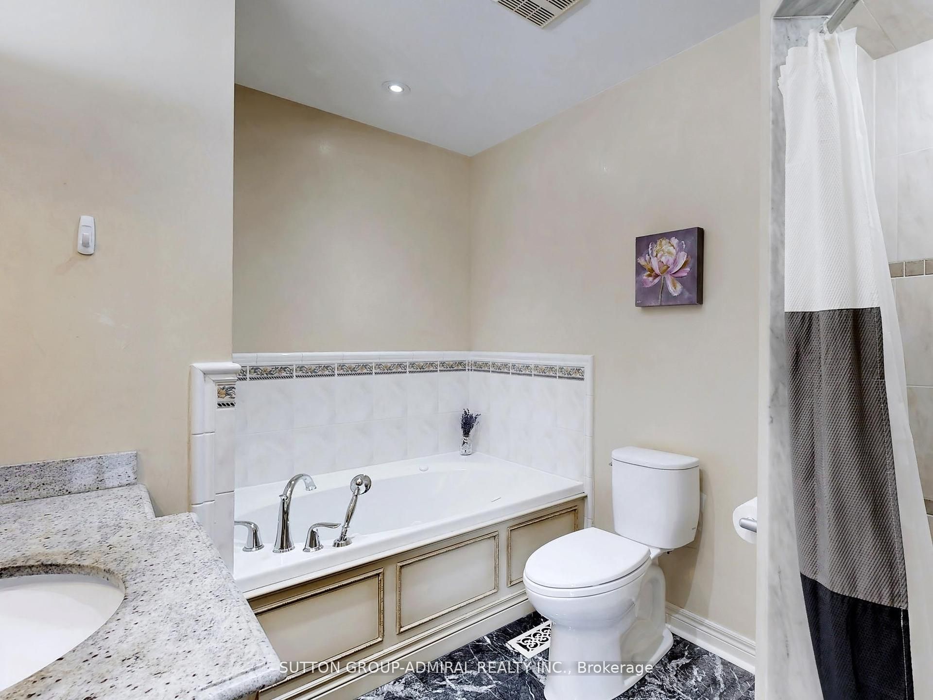 10719 Bathurst Street Property Photo 21
