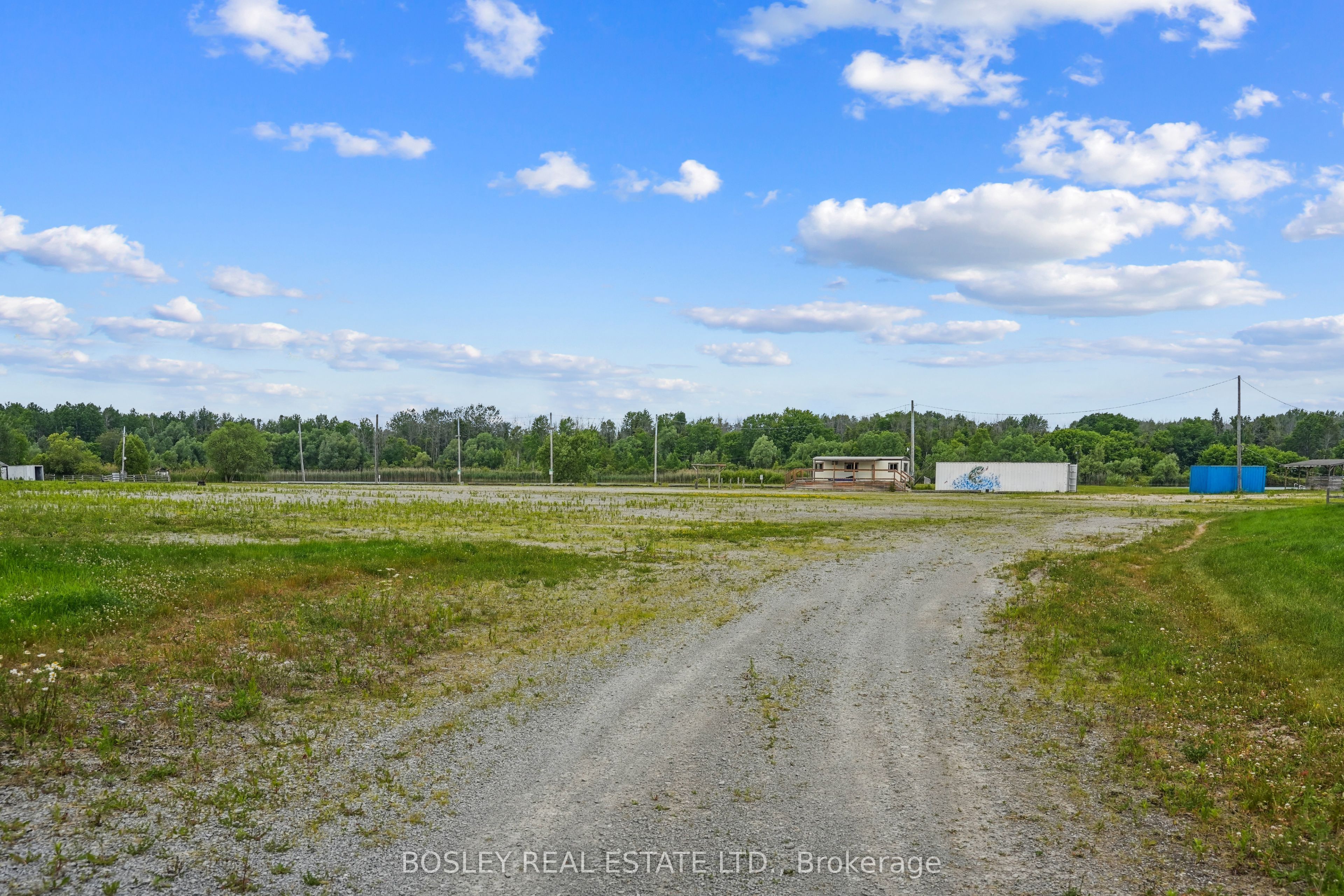 18156 Dufferin St Property Photo 25