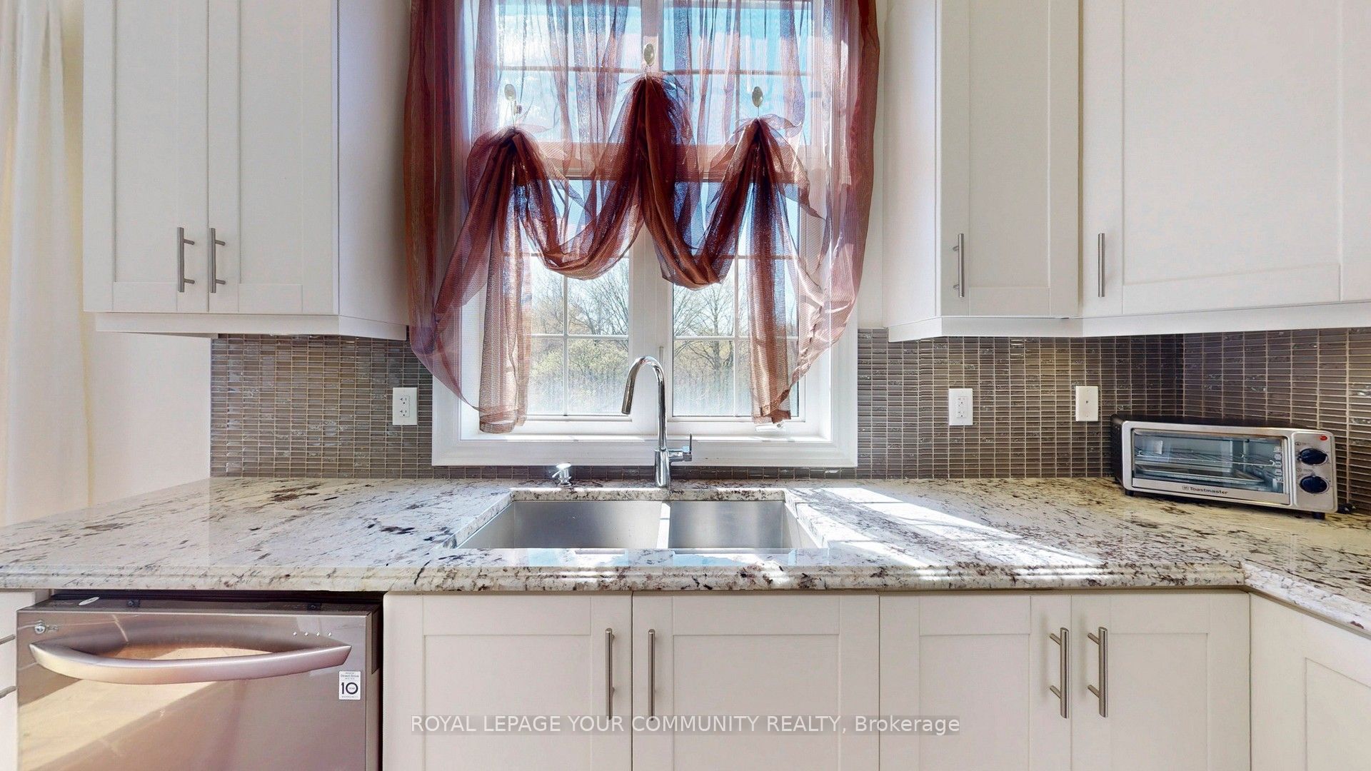 561 Clifford Perry Place Property Photo 13