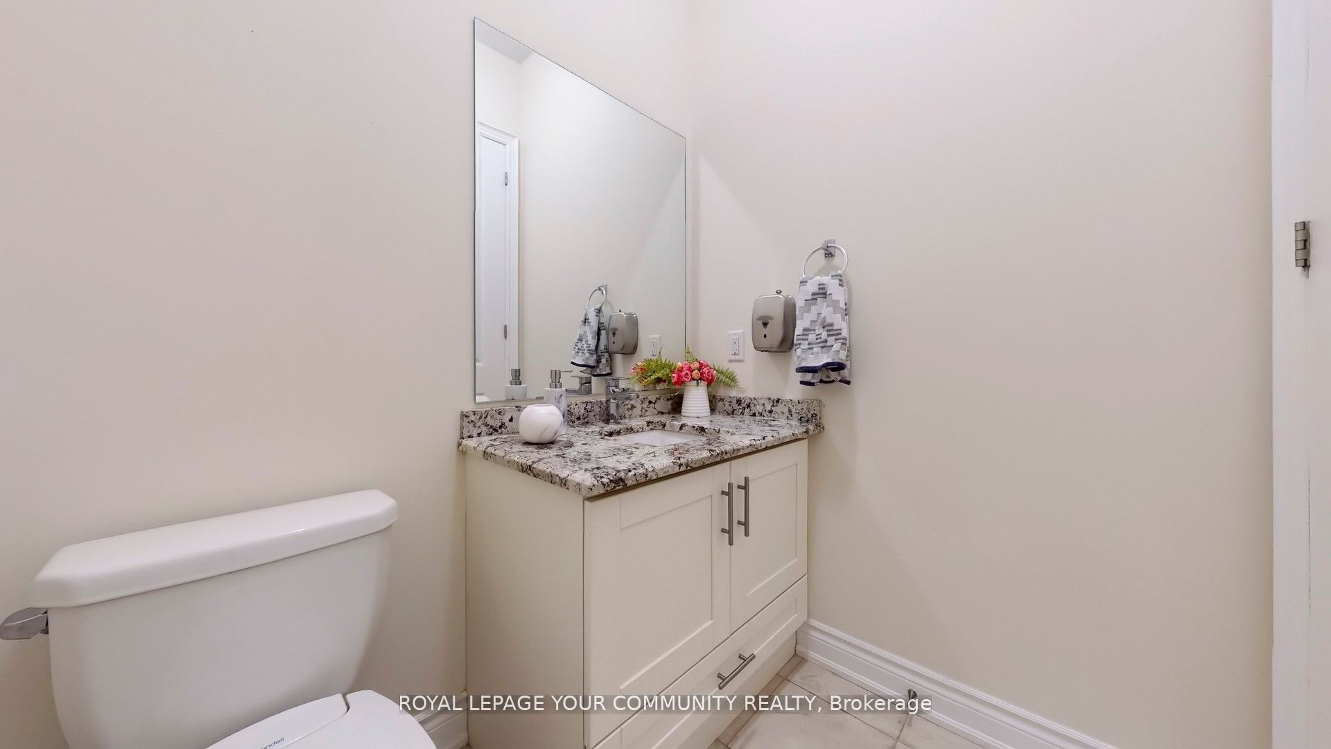 561 Clifford Perry Place Property Photo 17