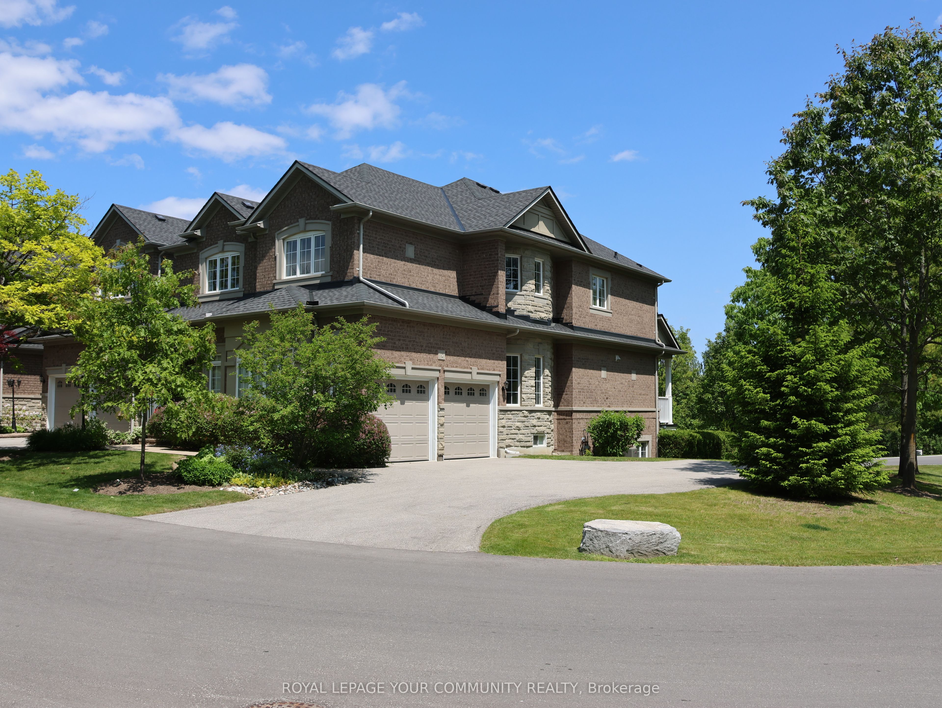 2 Stonecliffe Cres Property Photo 1