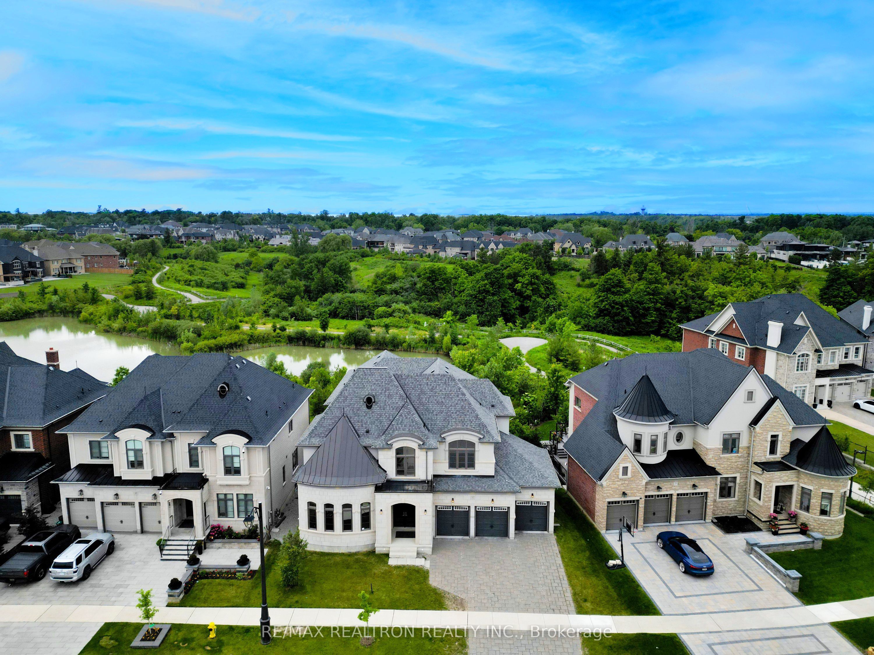 52 Rolling Green Court Property Photo 2