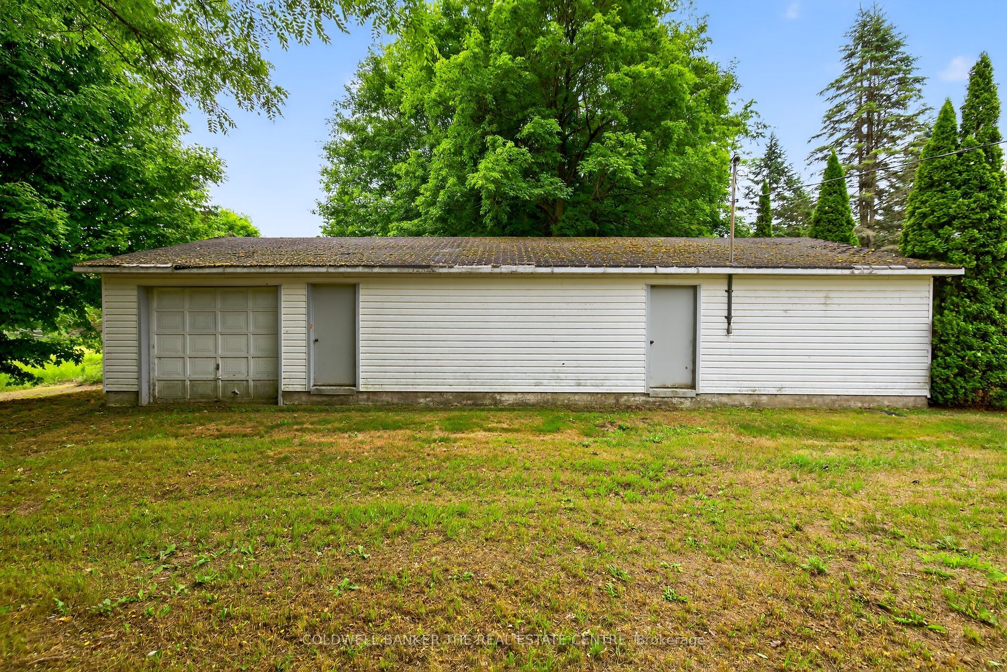 21151 Warden Avenue Property Photo 10