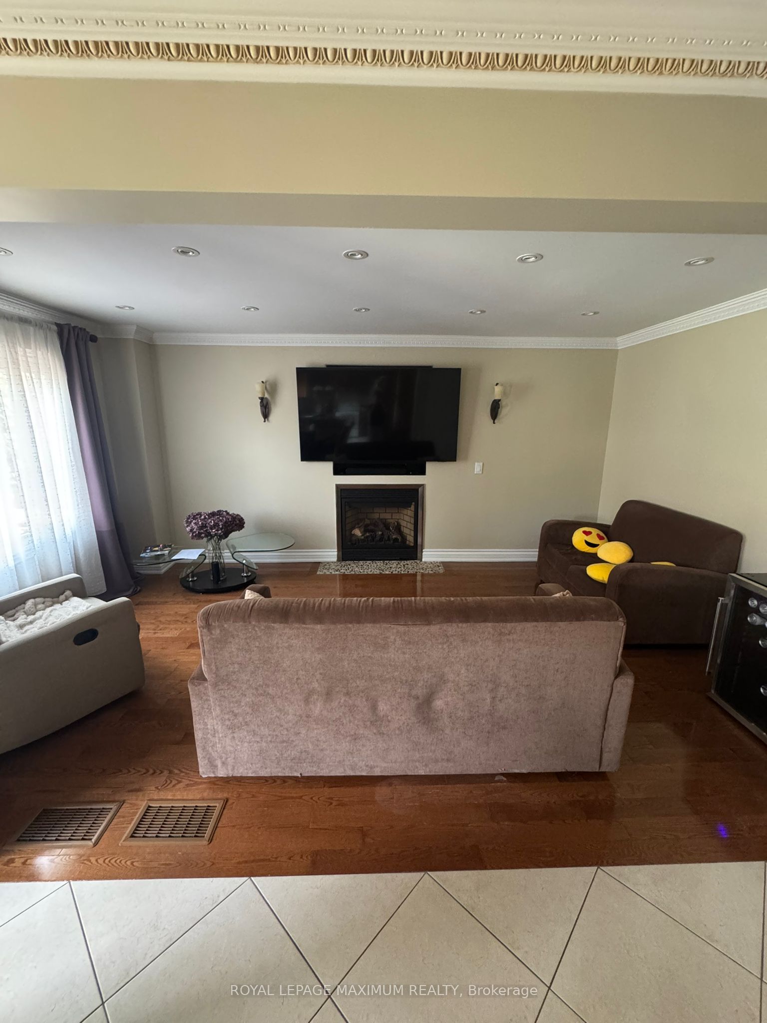 198 Clover Leaf Street Property Photo 3
