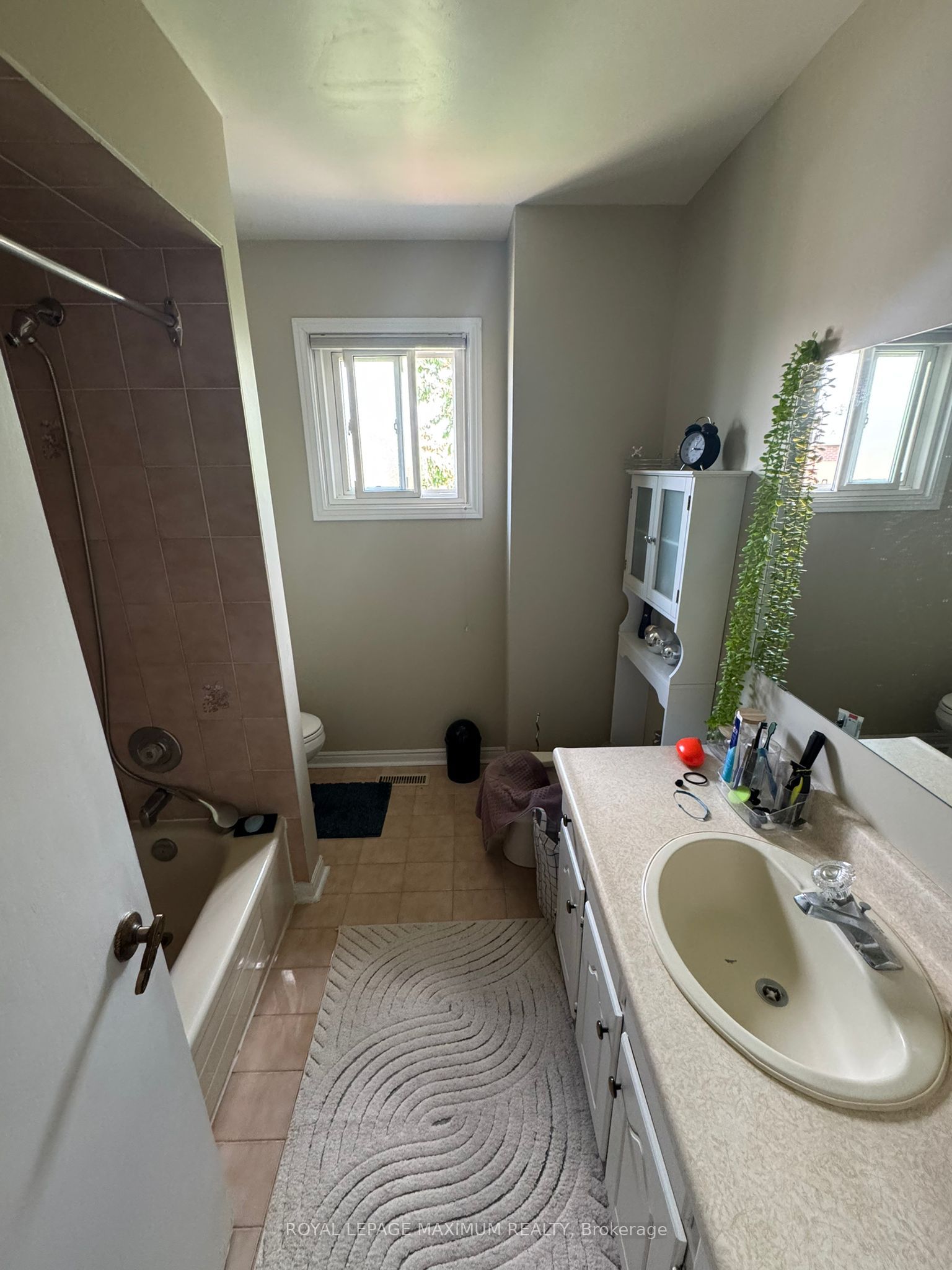 198 Clover Leaf Street Property Photo 9