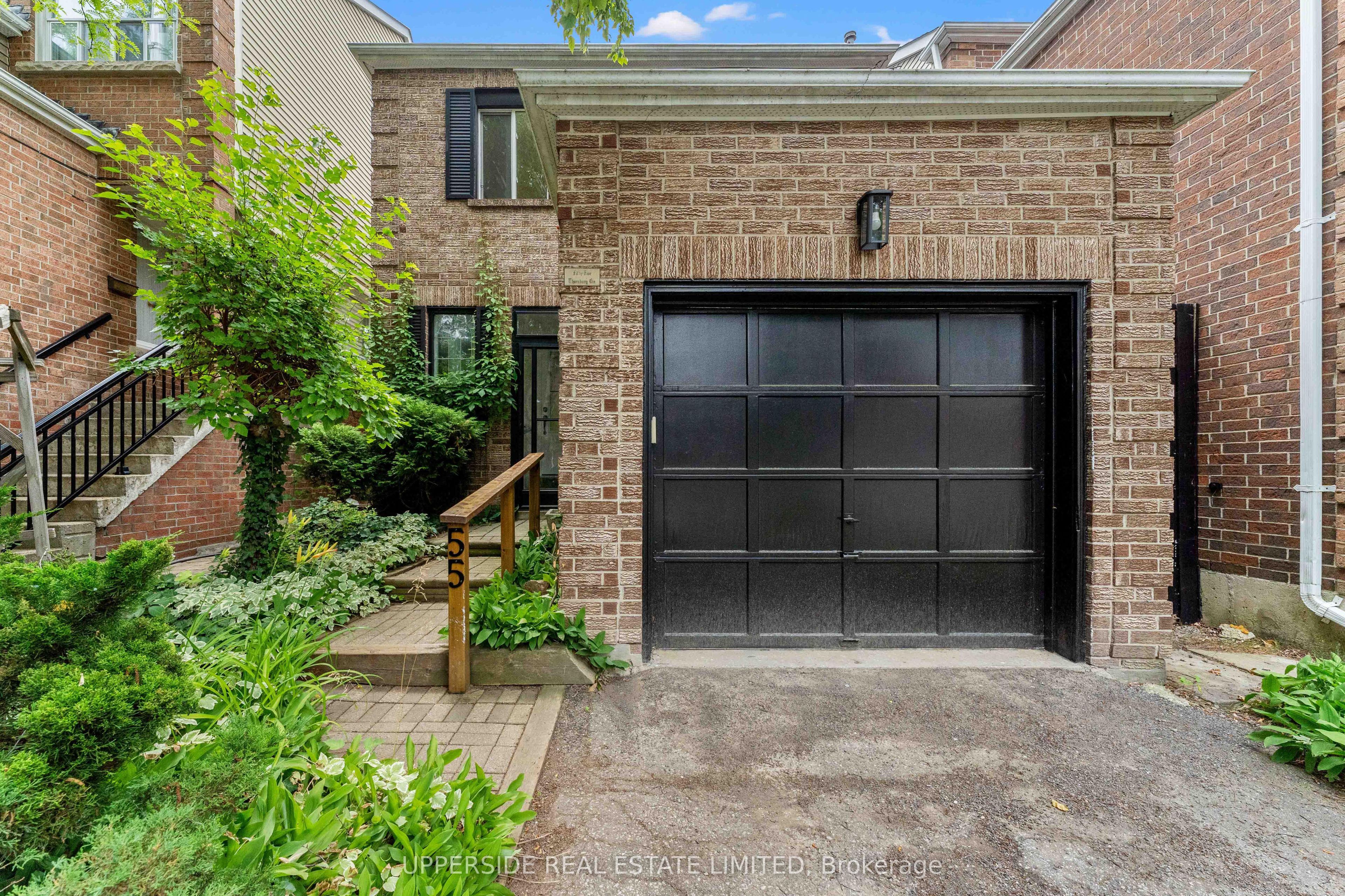 55 Thornbury Circle Property Photo 1
