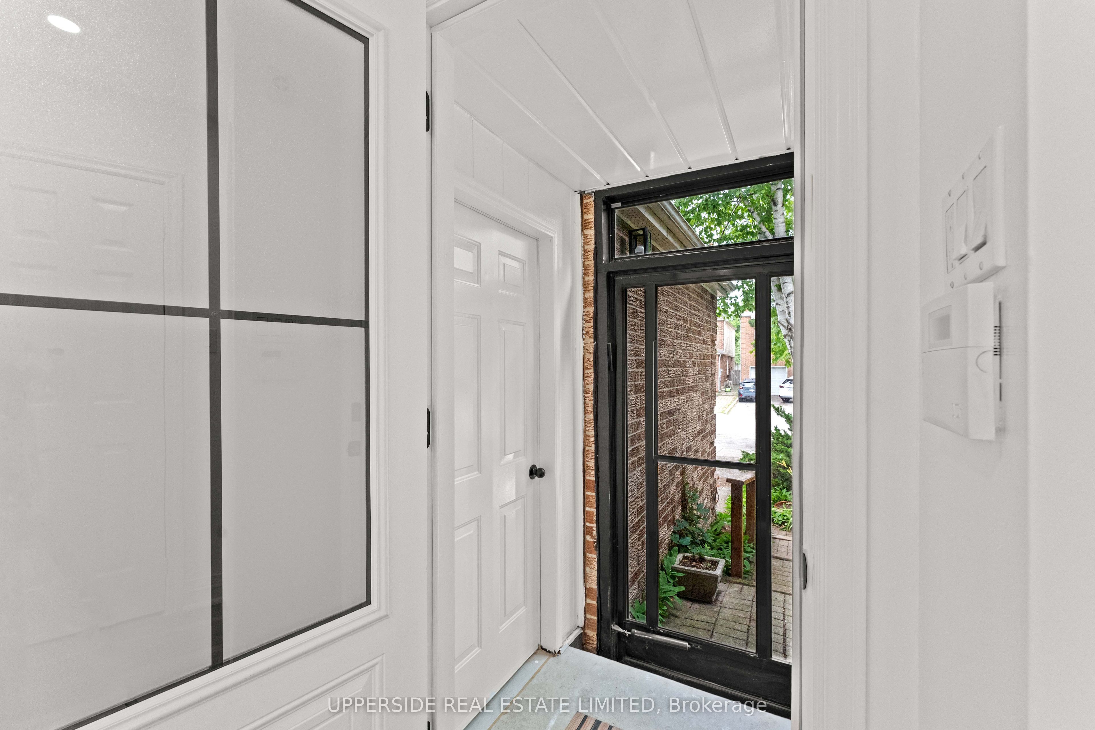 55 Thornbury Circle Property Photo 4