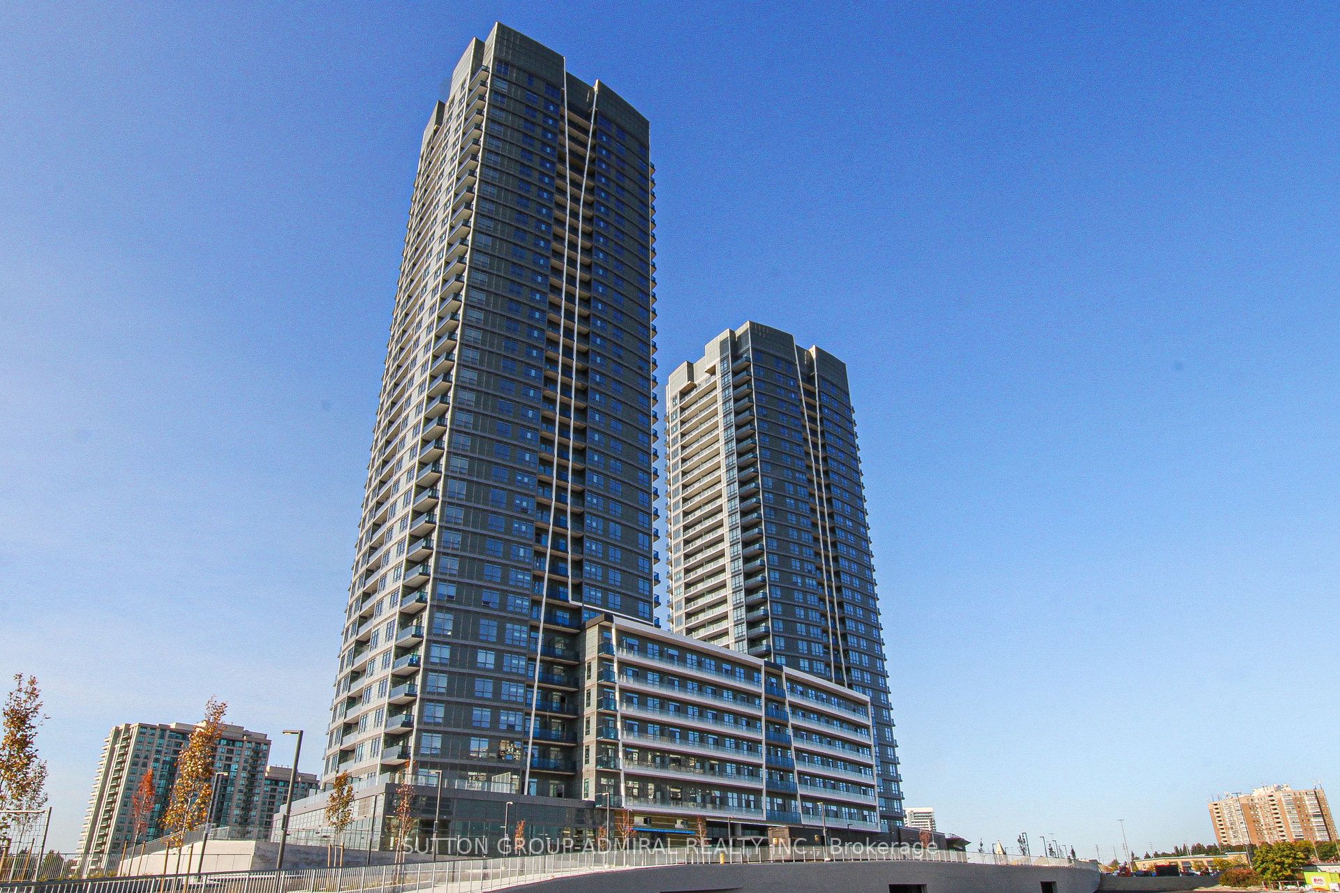 30 Upper Mall Way Property Photo 1