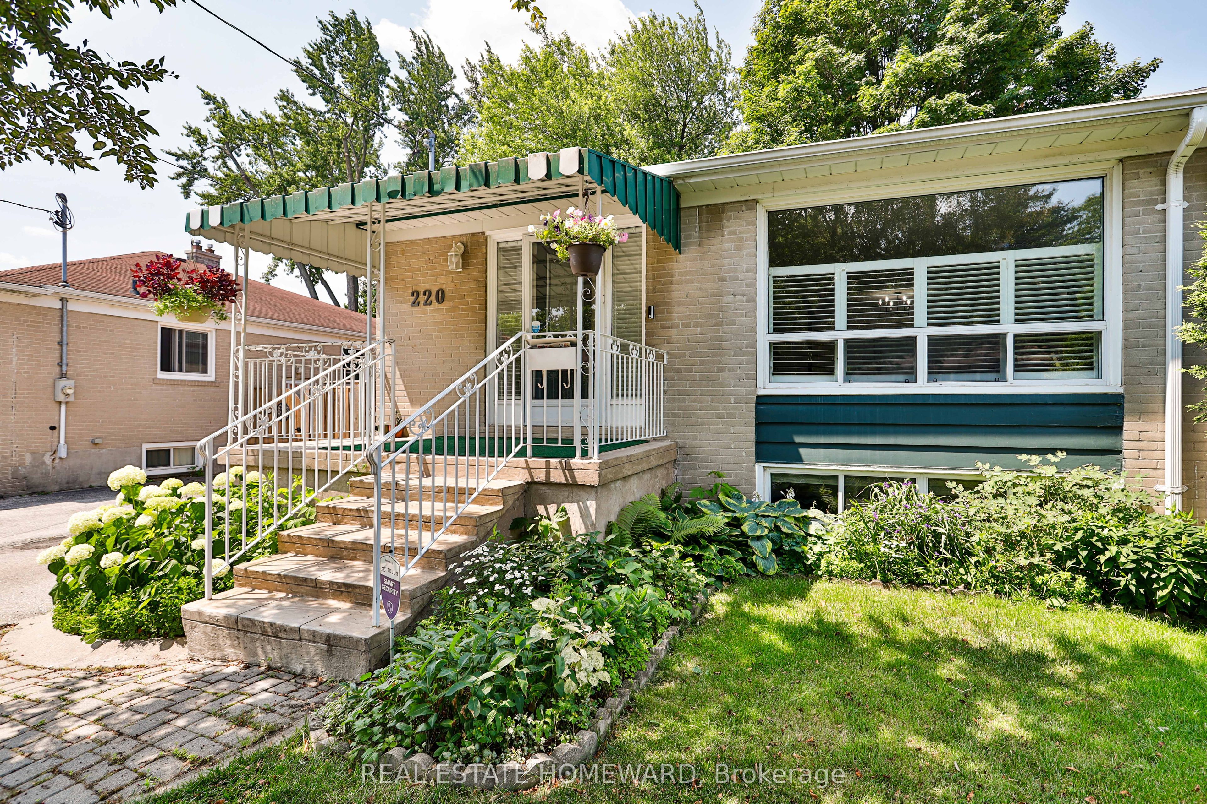 220 Neal Drive Property Photo 1