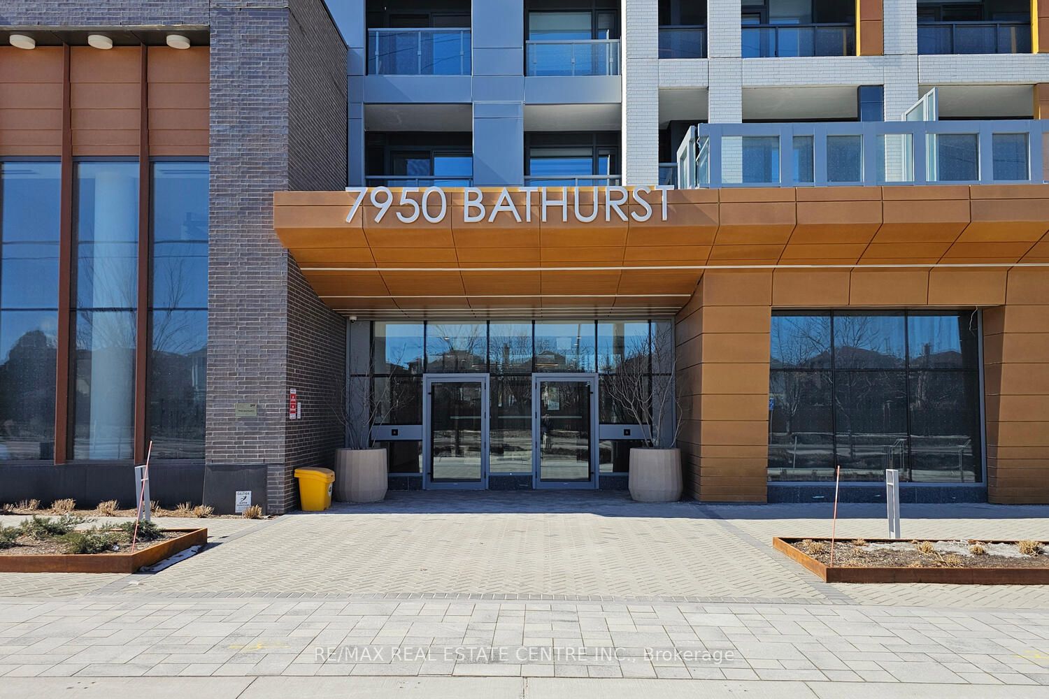 7950 Bathurst Street 416 Property Photo 1